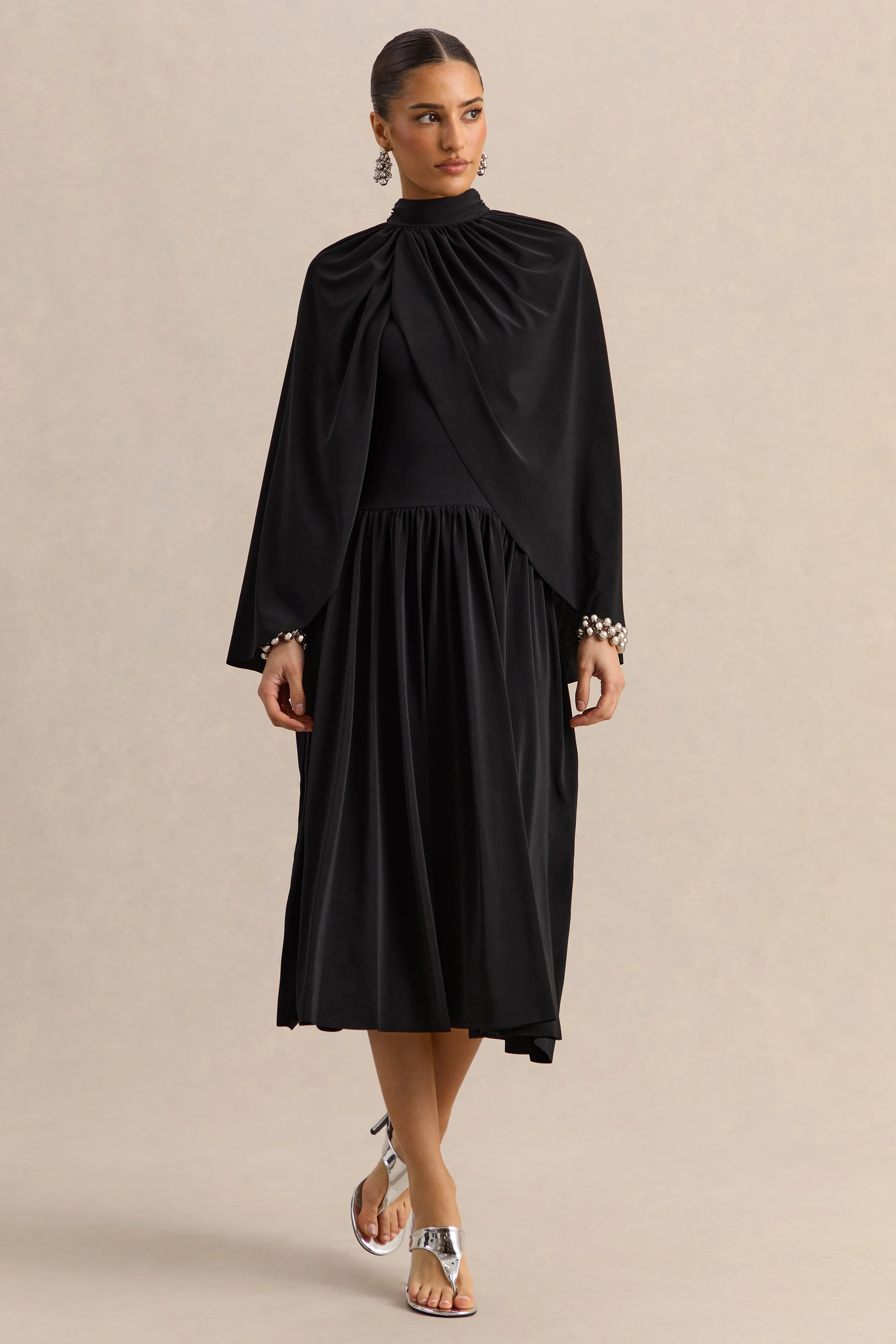 Honora | Schwarzes Midikleid mit hohem Ausschnitt und Cape-Ärmeln - Image 6