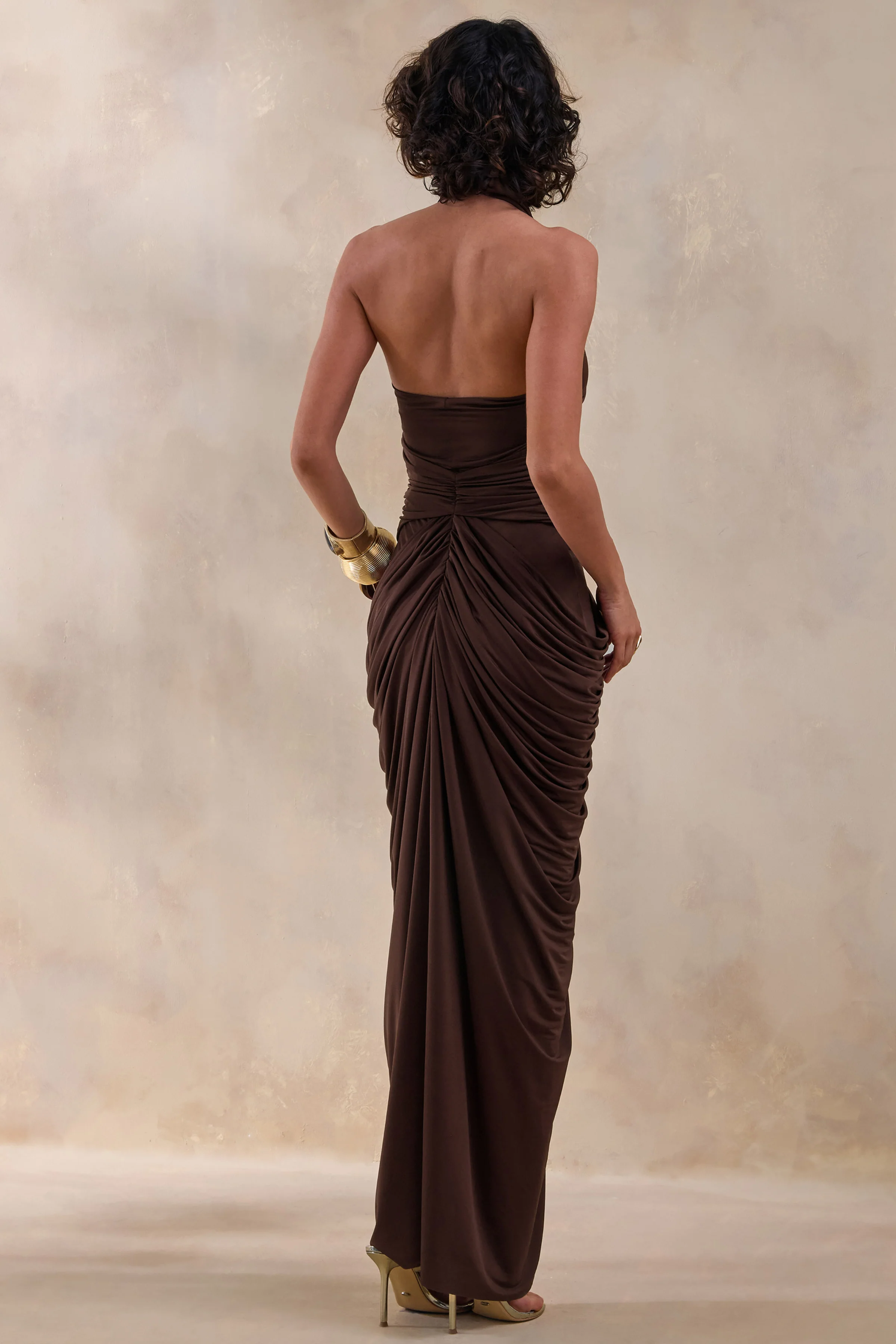 Horizon | Braunes Maxikleid mit hohem Ausschnitt und Drapierung - Image 2