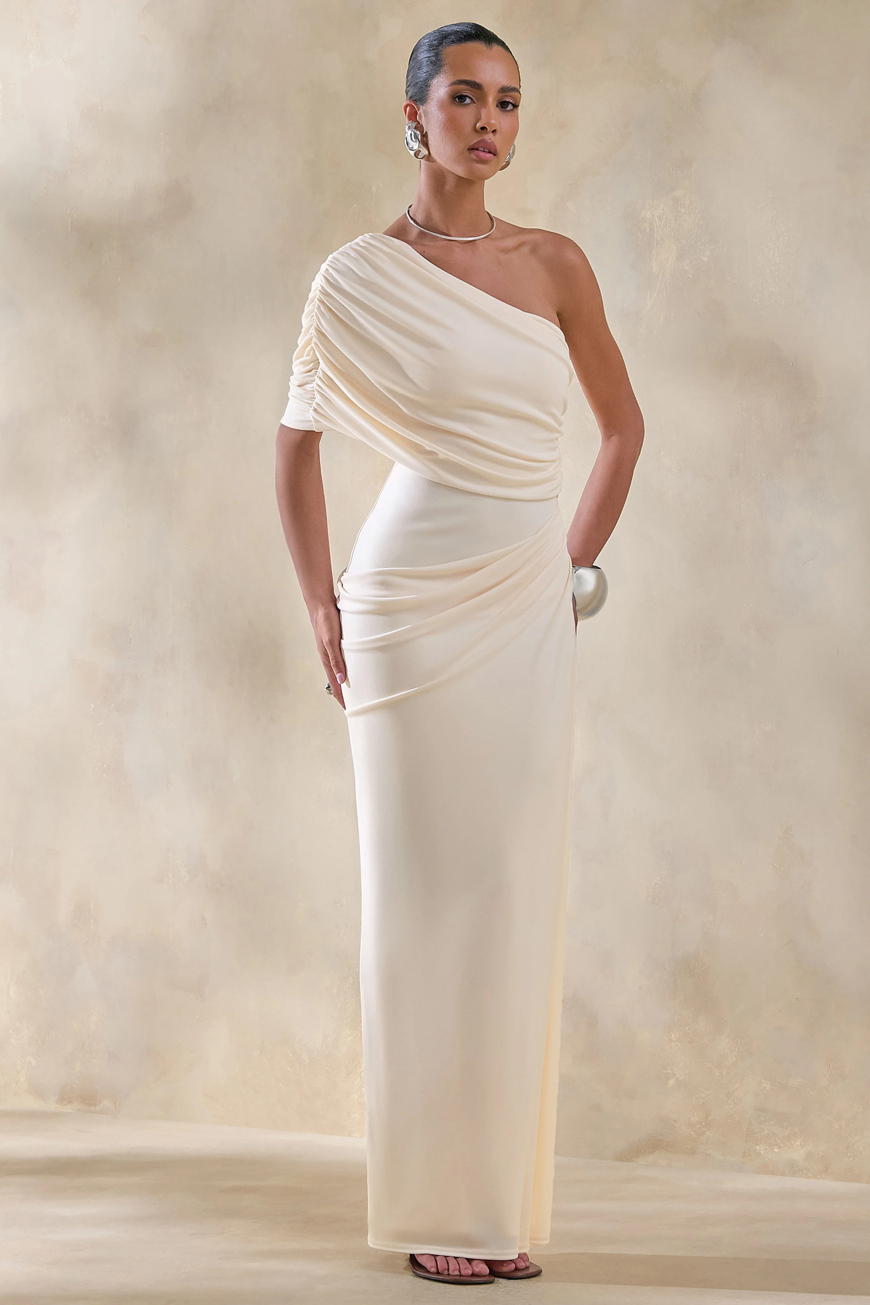 Iberia | Cremefarbenes asymmetrisches Maxikleid mit drapiertem Detail - Image 6