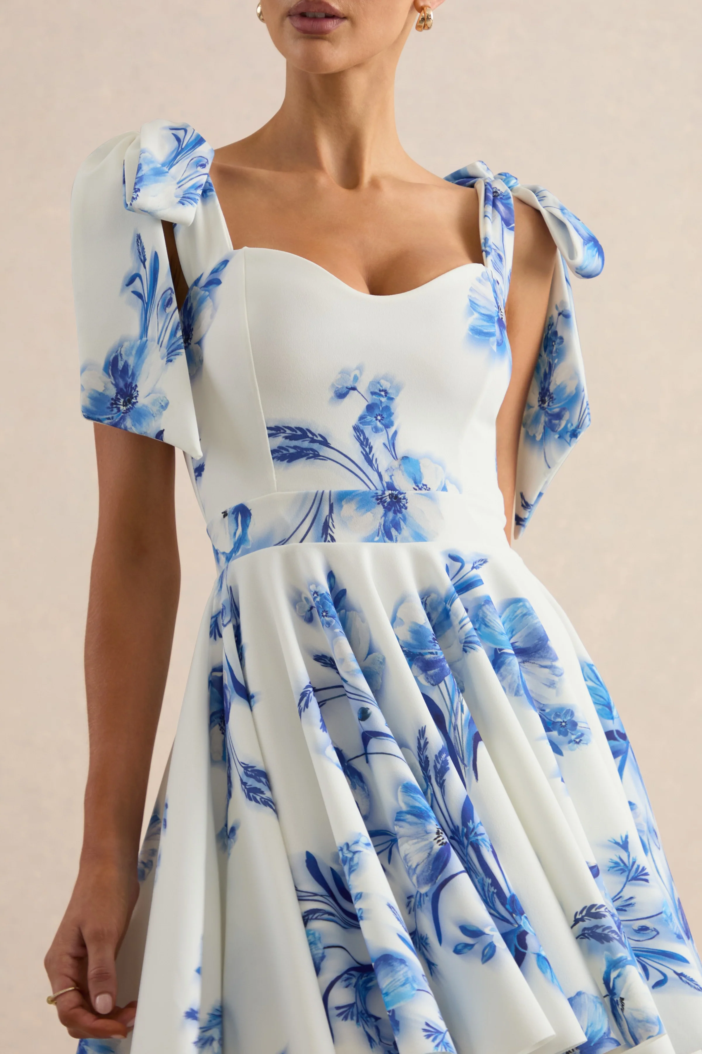 Ismeray | Blaues Minikleid mit floralem Print und Sweetheart-Ausschnitt - Image 5