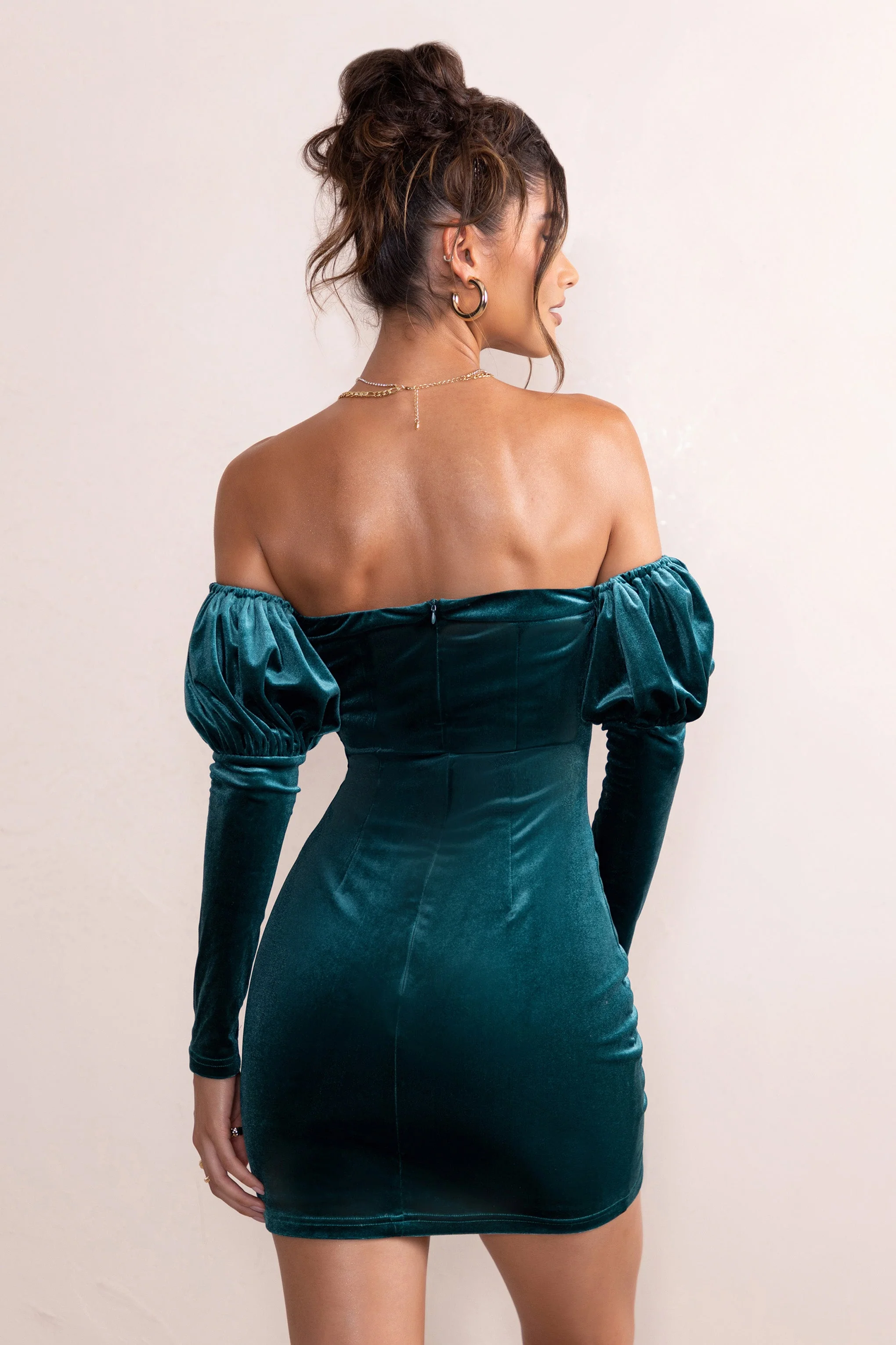 Ivy | Petrolfarbenes Samt-Minikleid mit Cut-Out und Rüschenärmeln - Image 2
