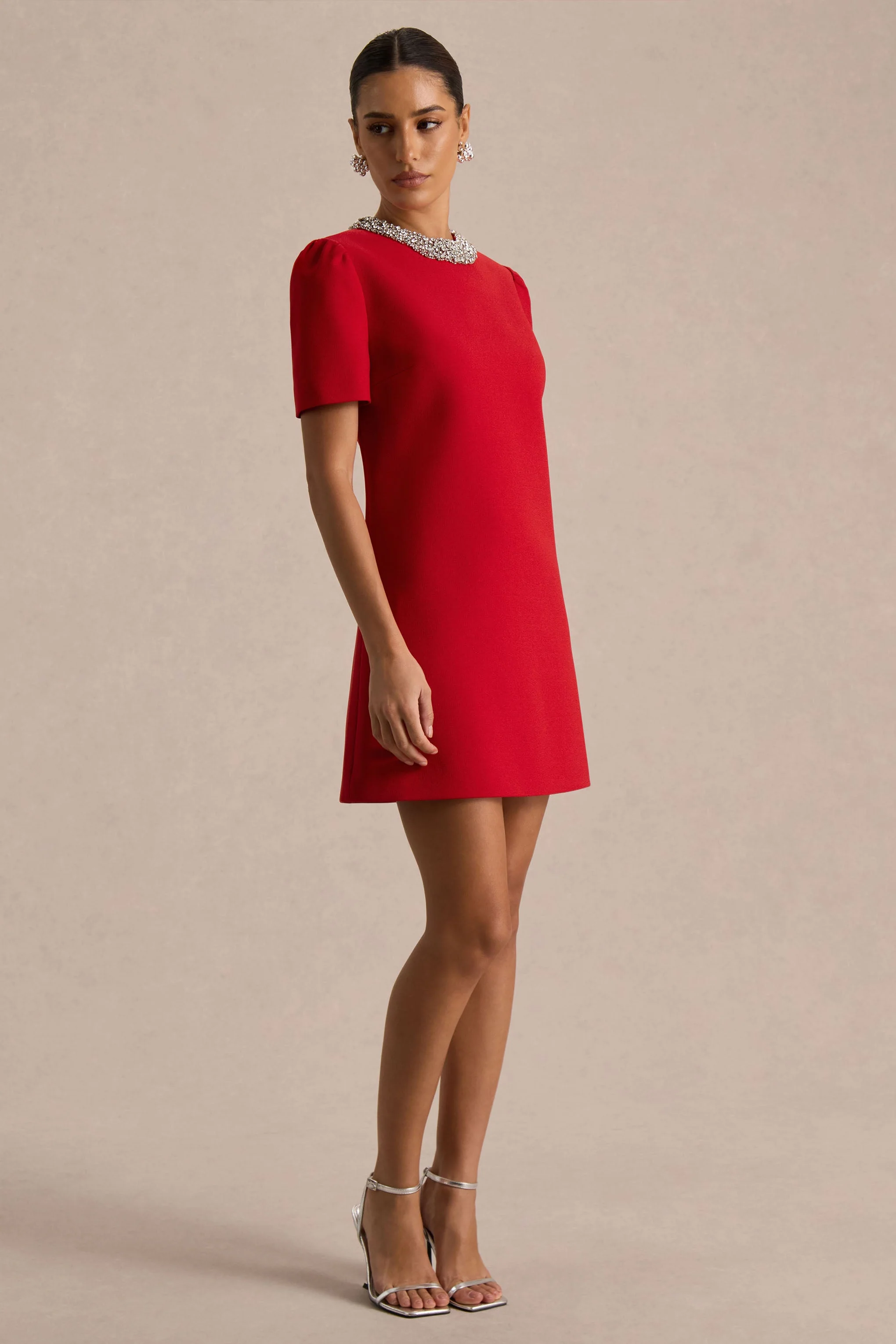 Jackie | Rotes Minikleid mit hohem, verziertem Ausschnitt - Image 5