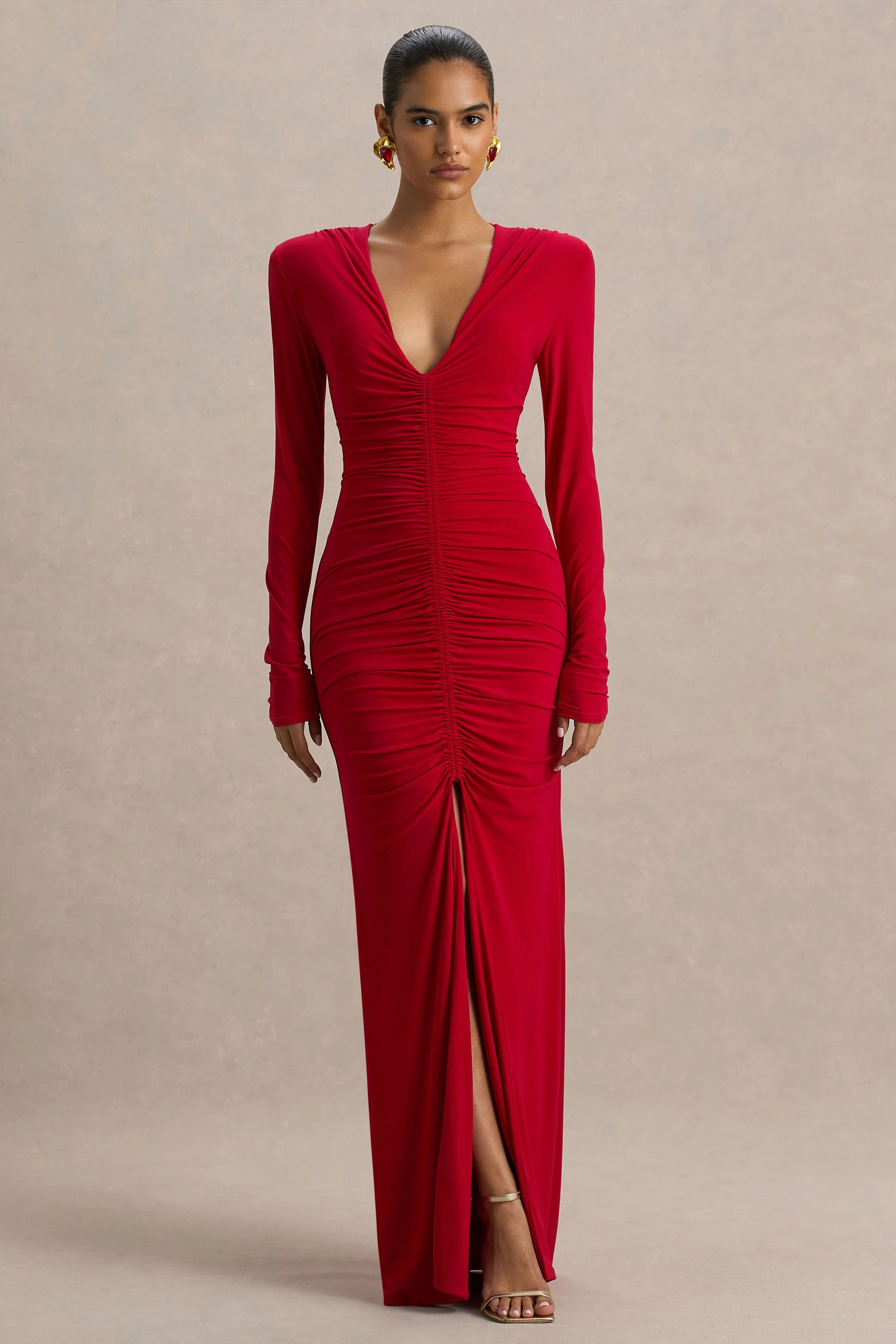 Jewel | Rotes Maxikleid mit tiefem Ausschnitt, hohem Beinschlitz und Raffung