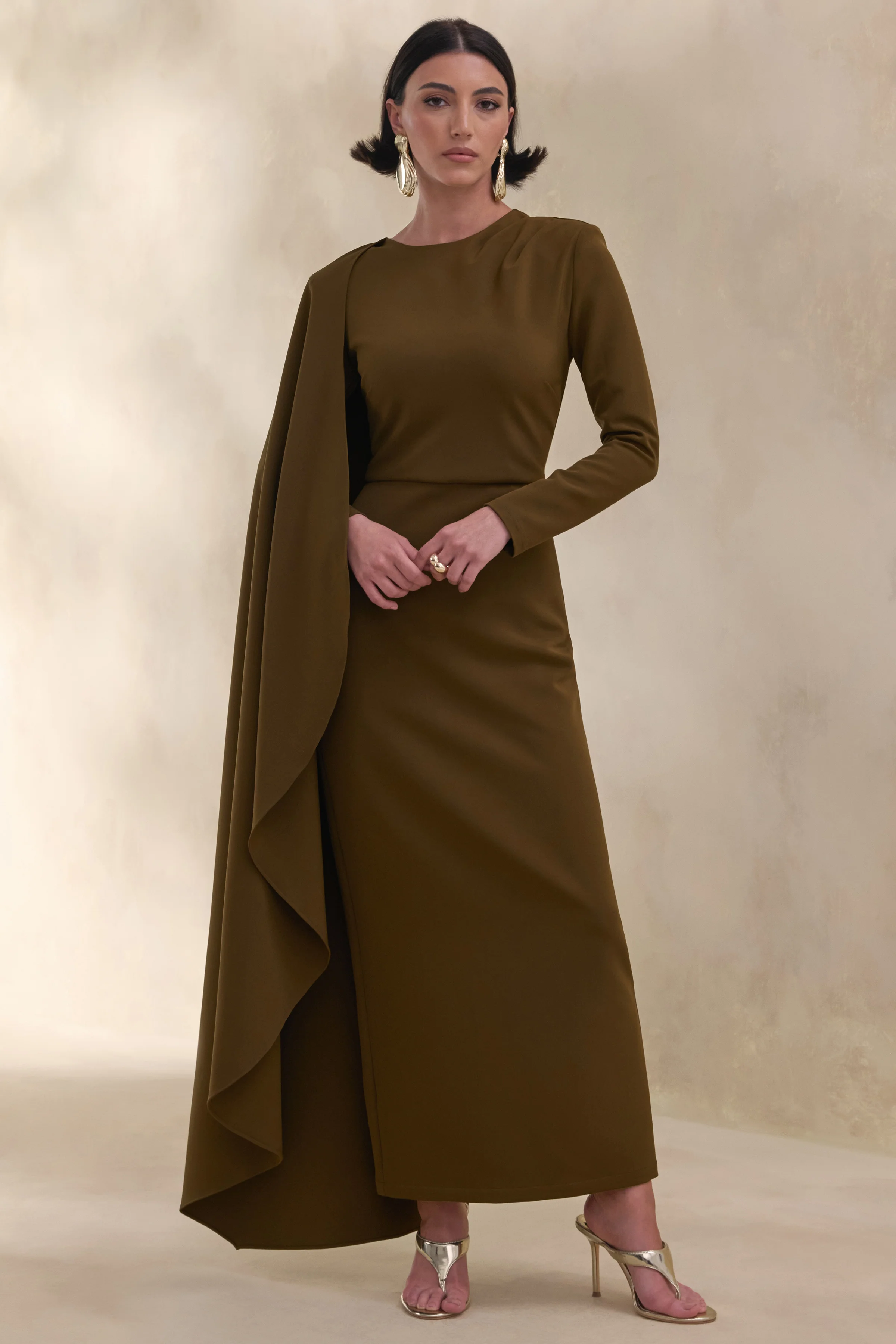Jovea | Olivgrünes Maxikleid aus Crêpe mit Rundhalsausschnitt und Cape-Ärmel - Image 4