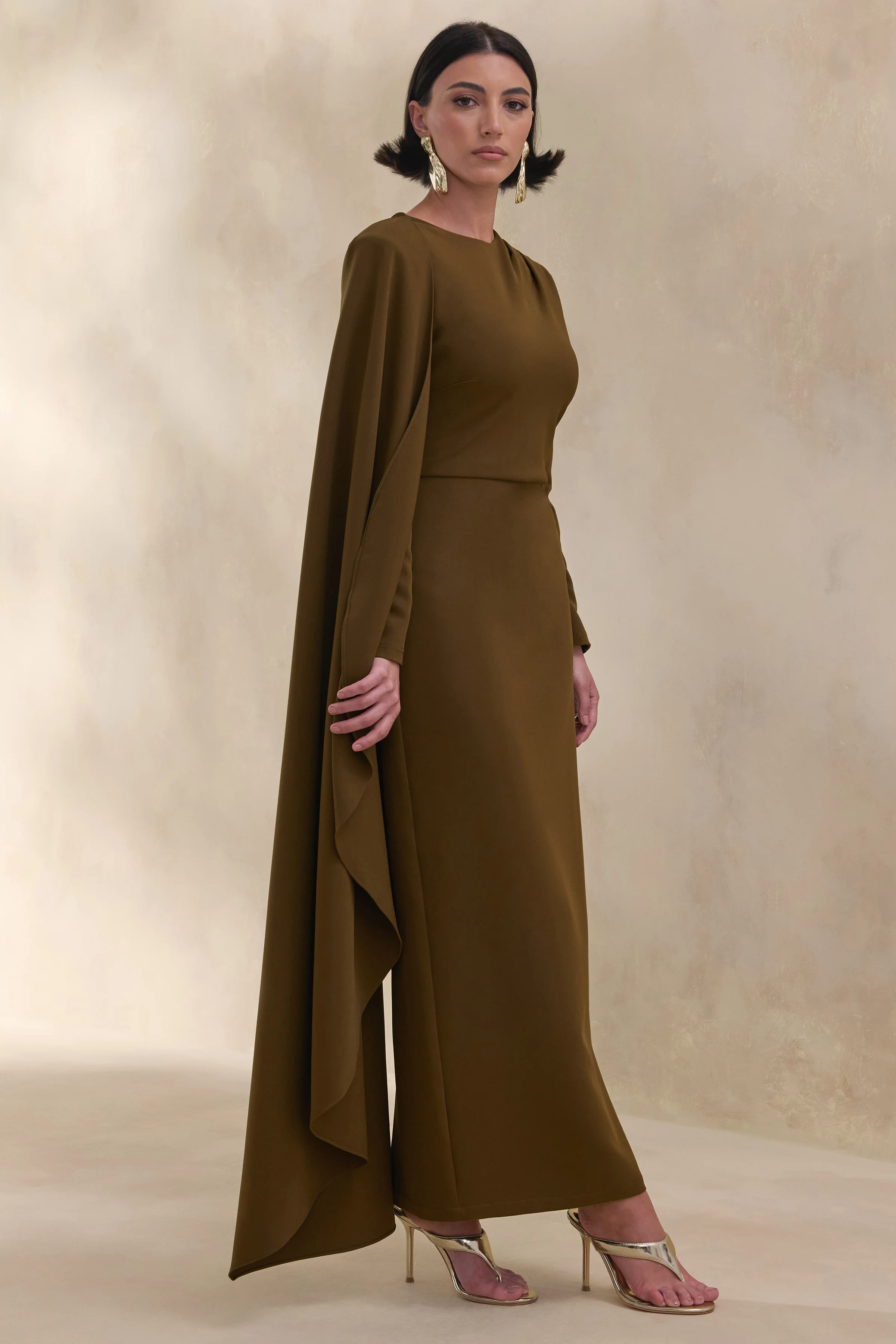 Jovea | Olivgrünes Maxikleid aus Crêpe mit Rundhalsausschnitt und Cape-Ärmel - Image 6