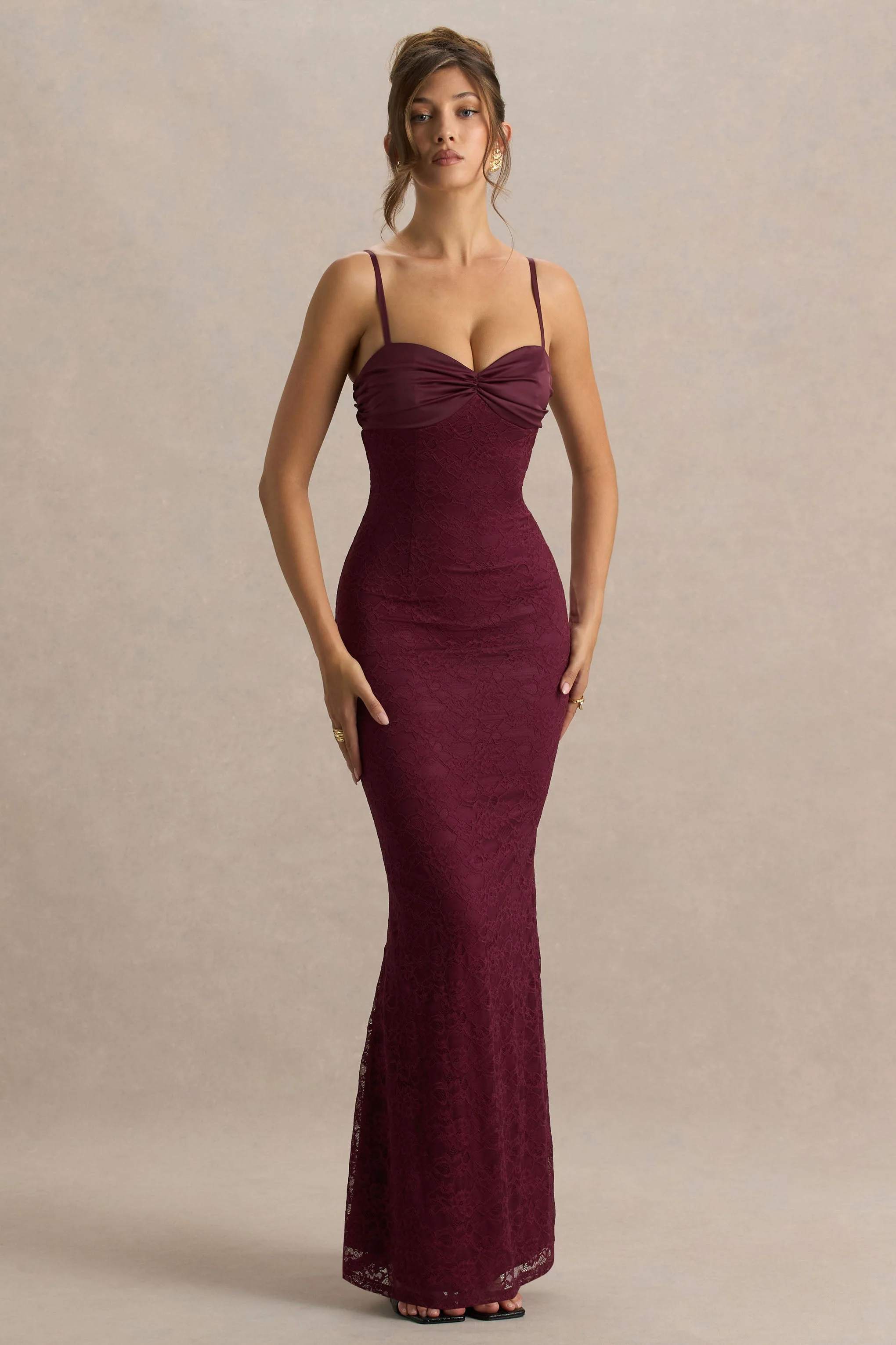 Juana | Burgunderfarbenes Maxikleid aus Satin und Spitze mit Sweetheart-Ausschnitt