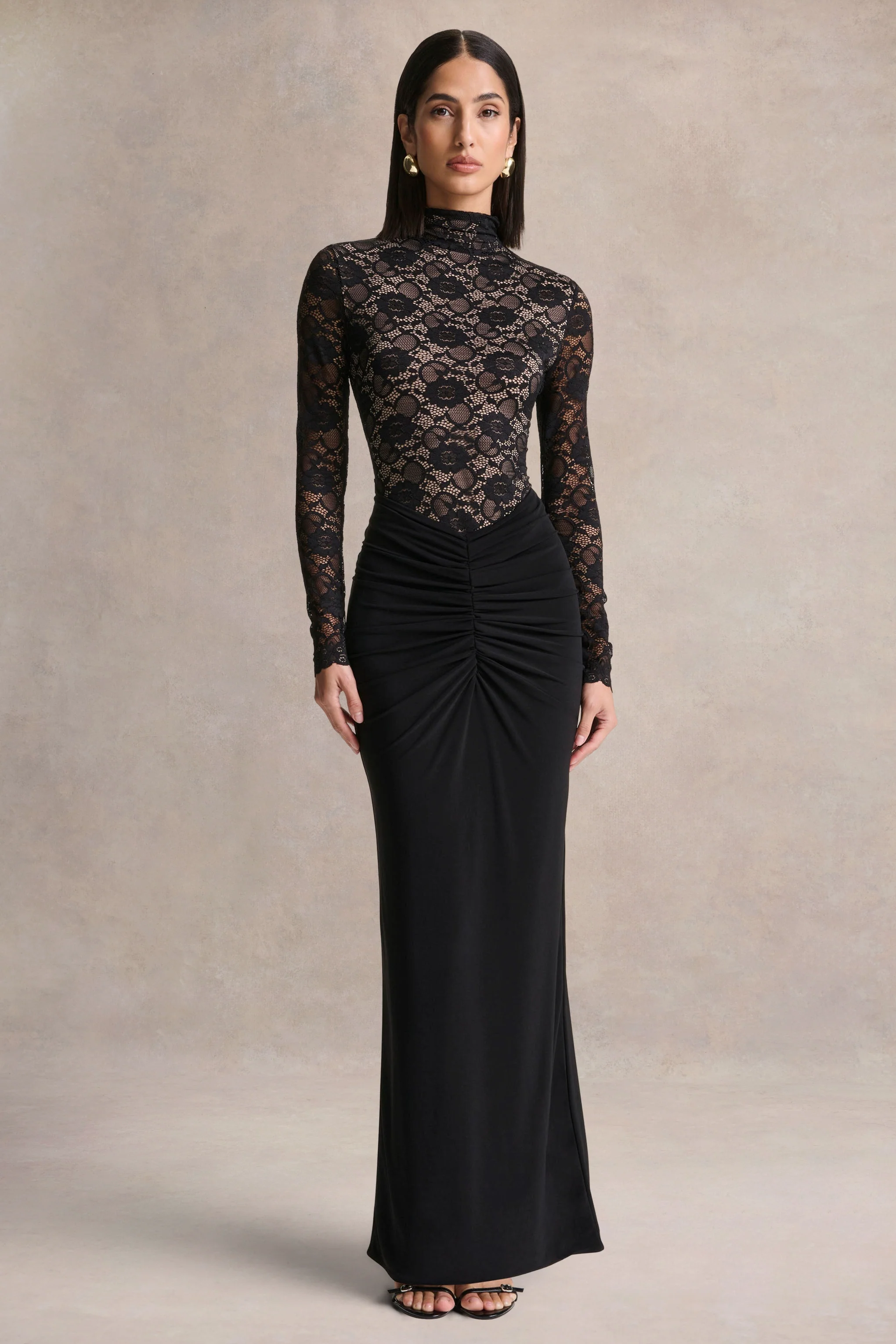 Justina | Schwarzes Maxikleid mit hohem Ausschnitt und Raffungsdetail - Image 5