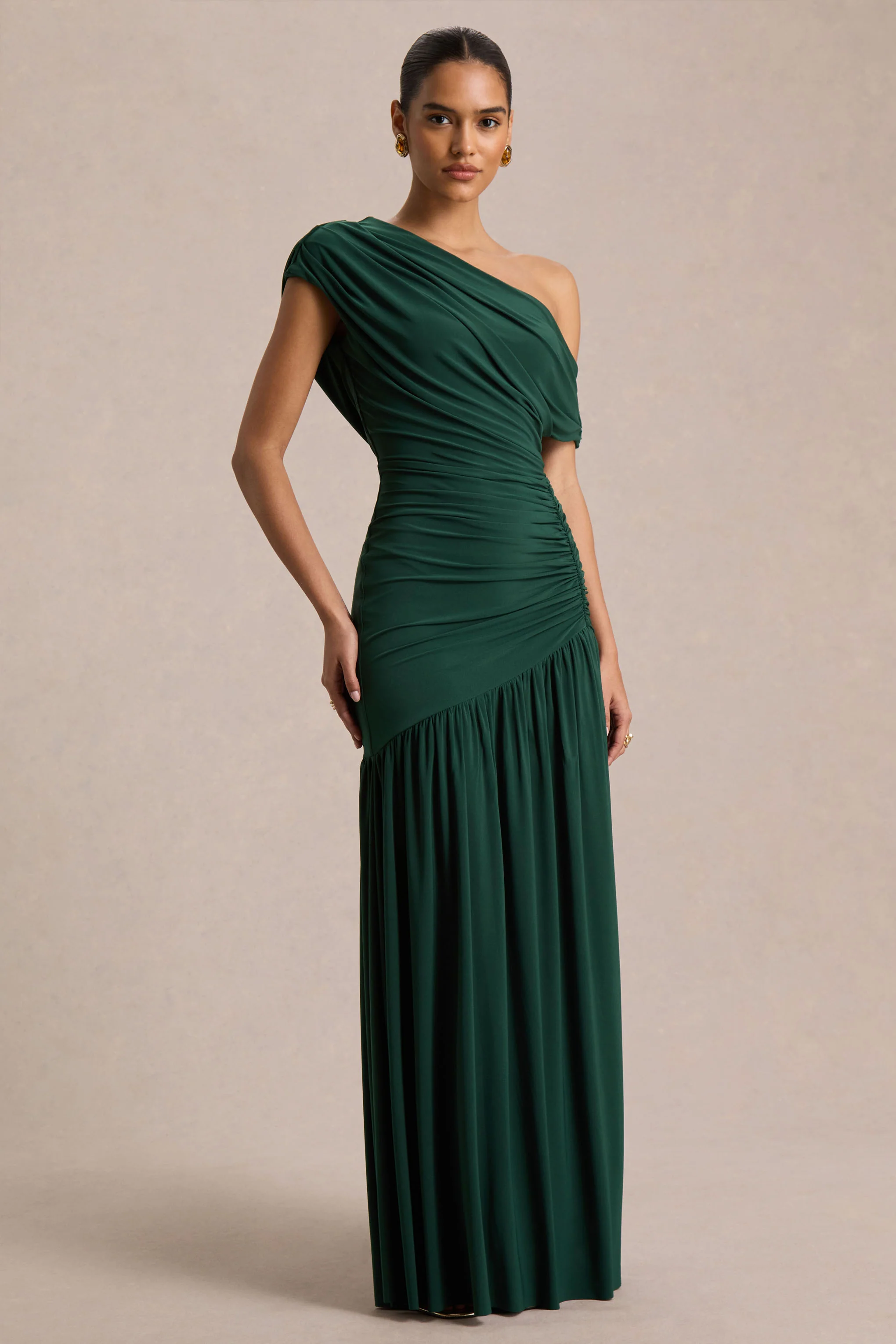 Kady | Dunkelgrünes Maxikleid mit asymmetrischem Ausschnitt, Raffung und Beinschlitz - Image 3