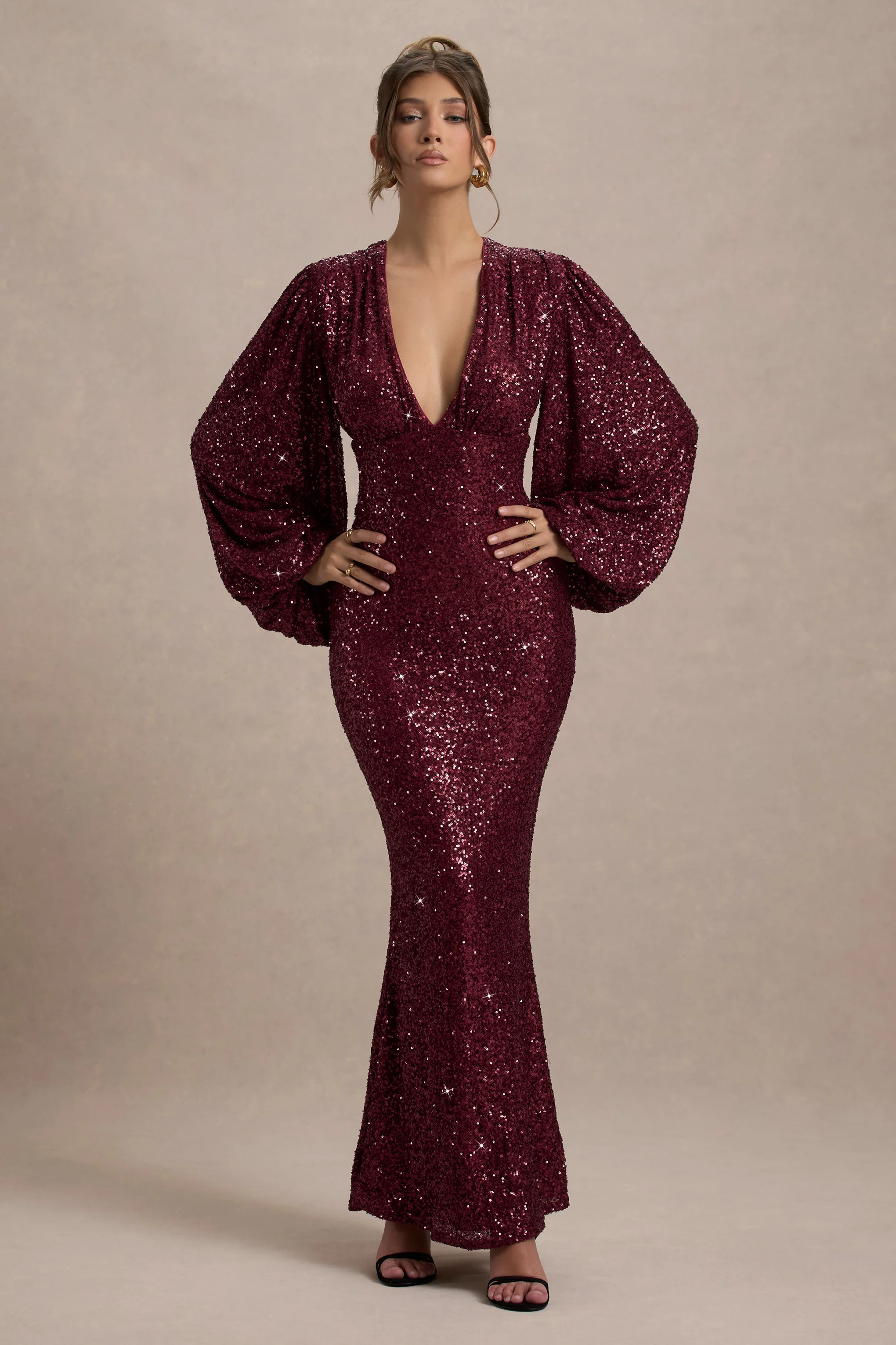 Kaelin | Berry-farbenes Maxikleid mit Pailletten und tiefem V-Ausschnitt - Image 4