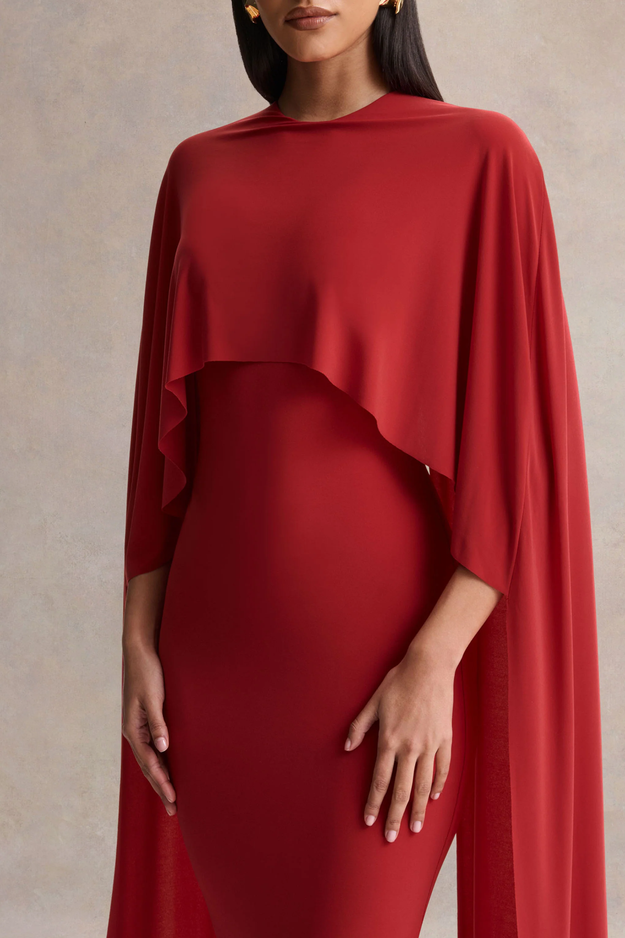 Kalani | Rotes Midikleid mit Rundhalsausschnitt und Cape-Ärmeln - Image 3