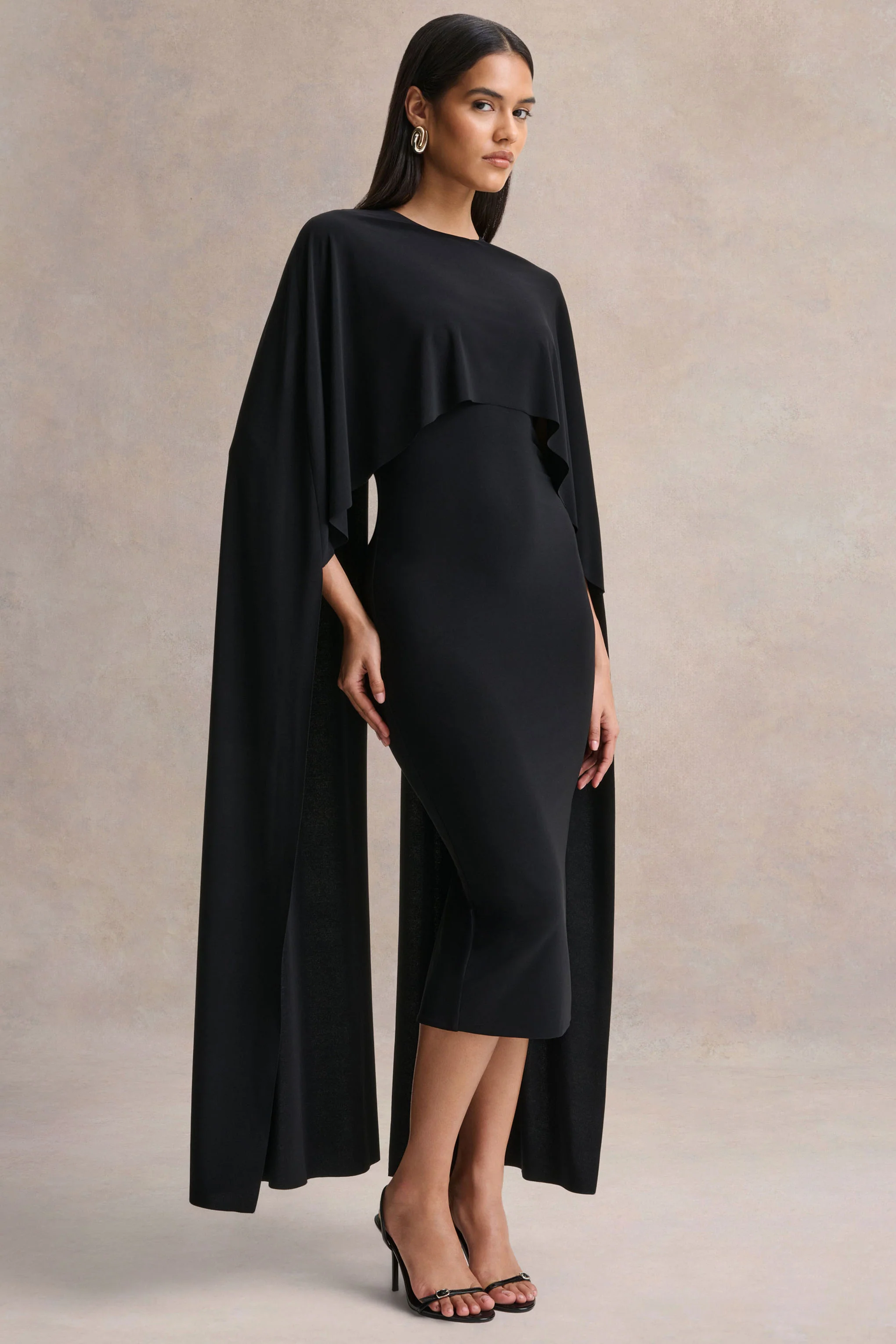 Kalani | Schwarzes Midikleid mit Rundhalsausschnitt und Cape-Ärmeln - Image 4