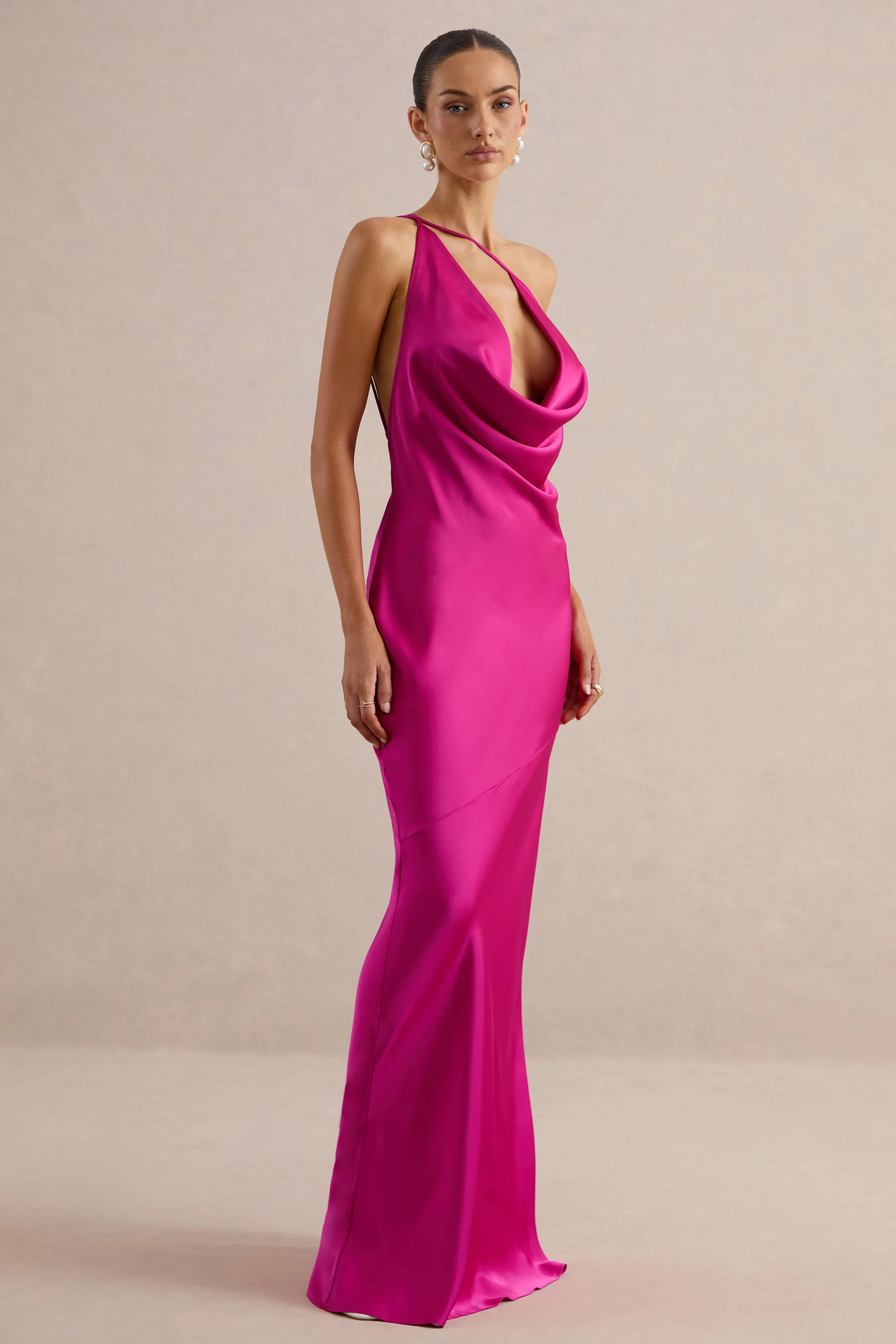 Kamalyn | Pinkfarbenes Maxikleid aus Satin mit asymmetrischem Ausschnitt - Image 3