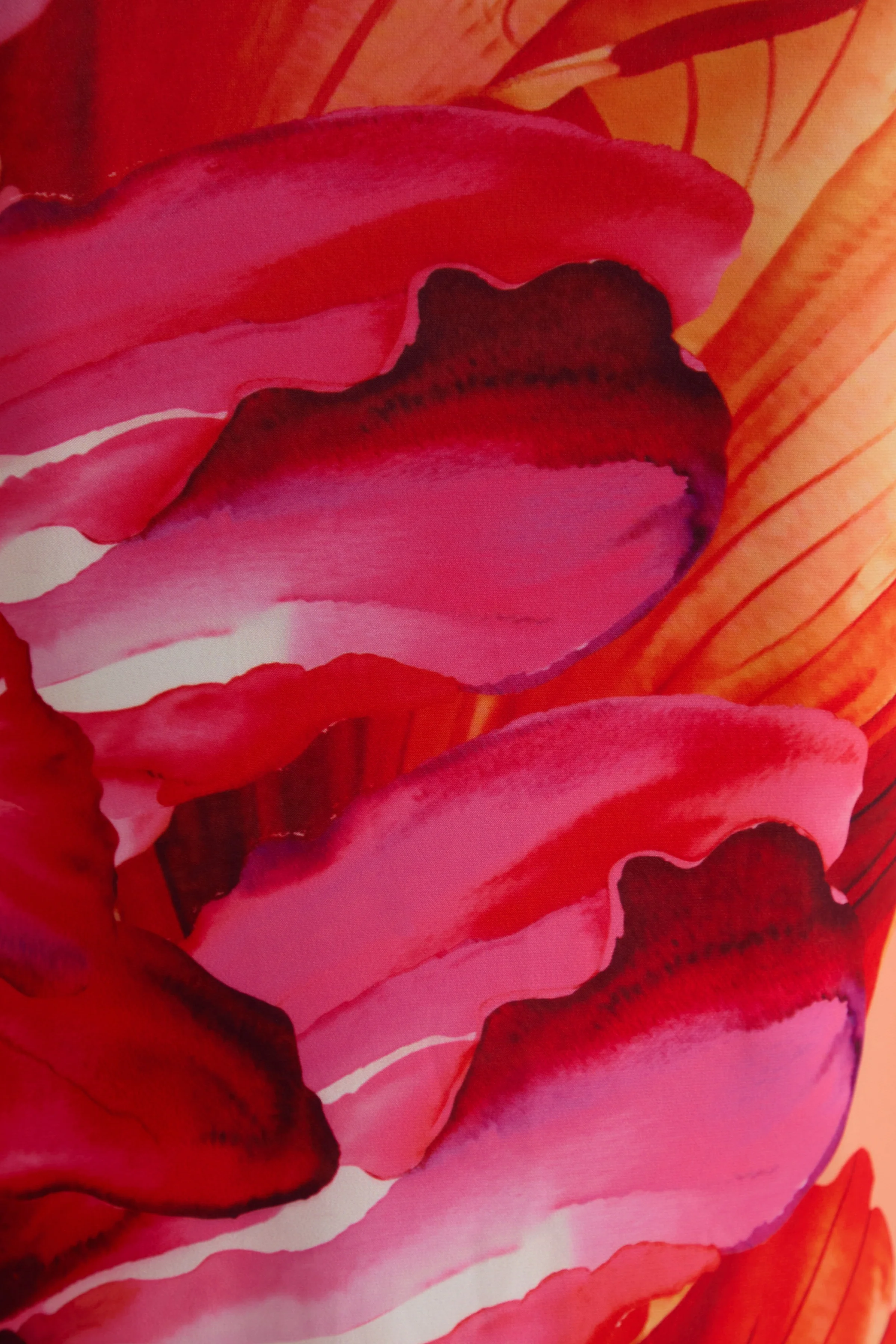 Katia | Knallpink- und Orangefarbenes Maxikleid mit floralem Placement-Print und asymmetrischem Ausschnitt - Image 8