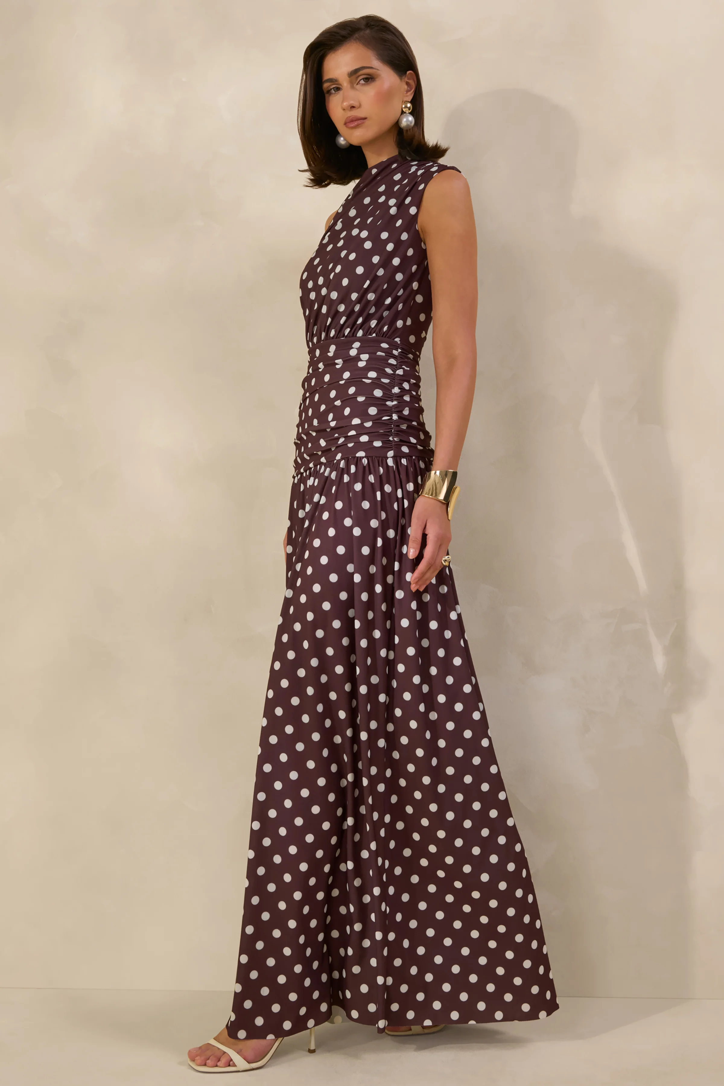 Kelis | Braunes Maxikleid mit Polka Dots und hohem Ausschnitt - Image 6