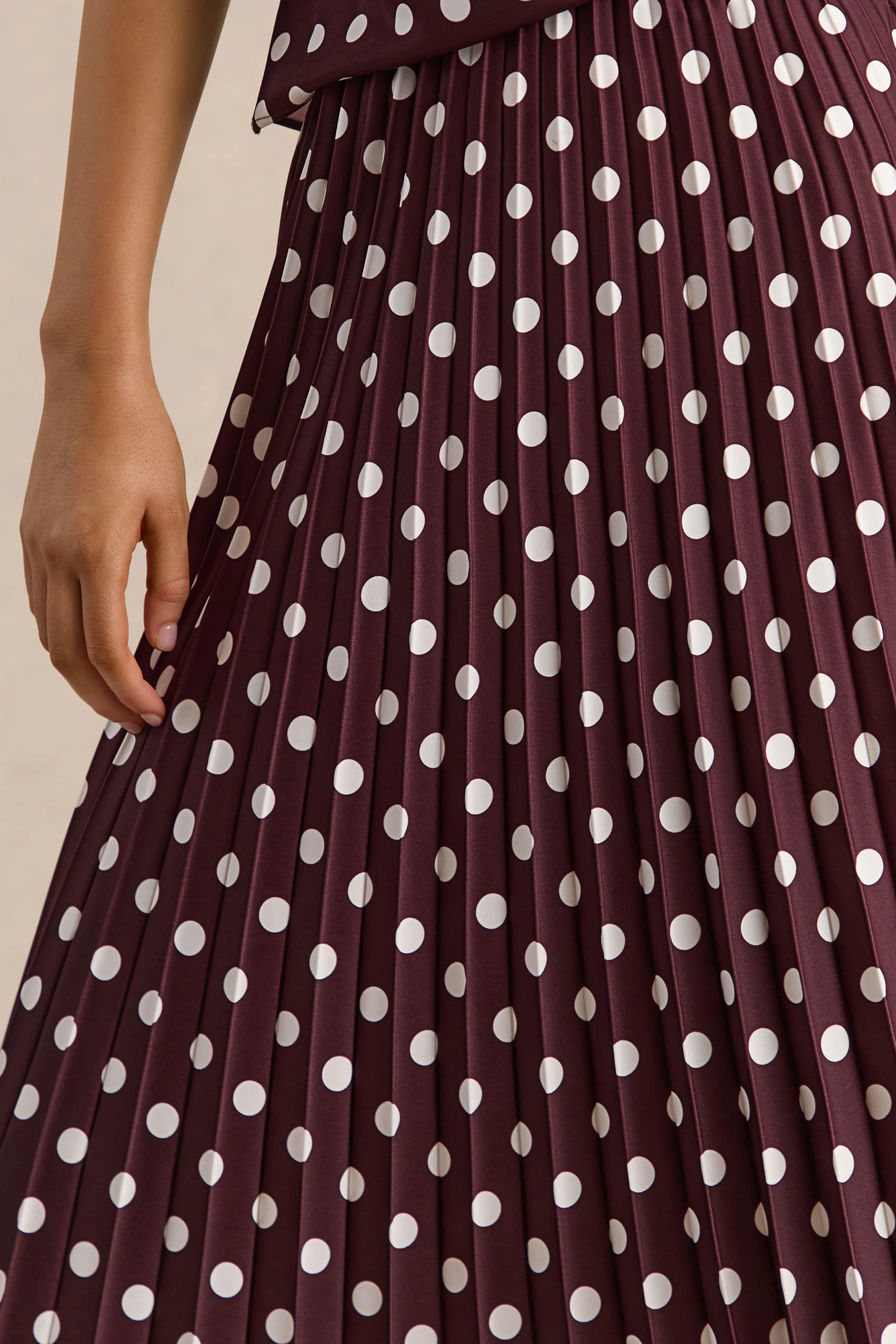 Kiora | Brauner Midirock aus Satin mit Polka Dots - Image 7