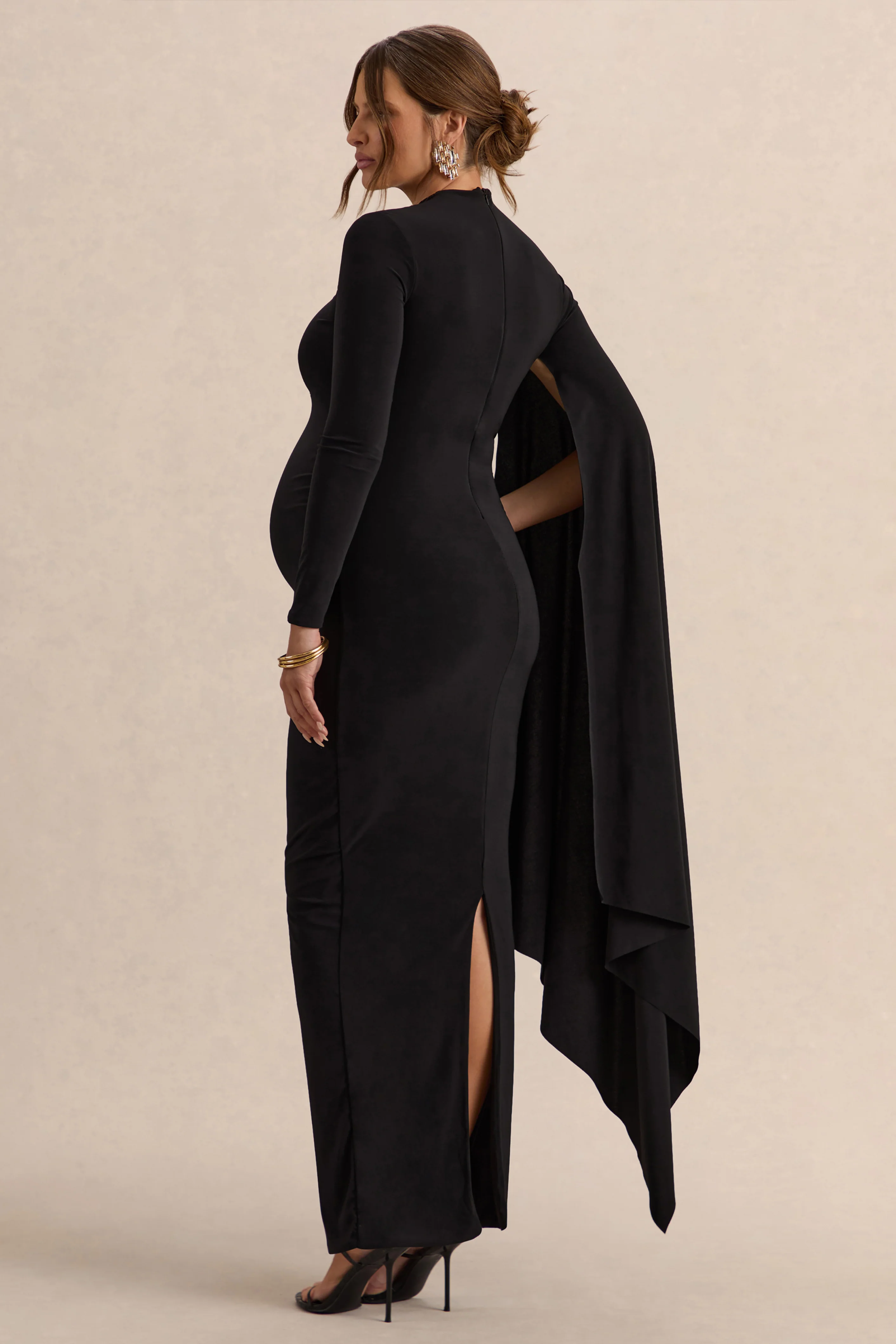Lavinia | Schwarzes Umstands-Maxikleid mit Hohem Ausschnitt und Cape-Ärmel - Image 2
