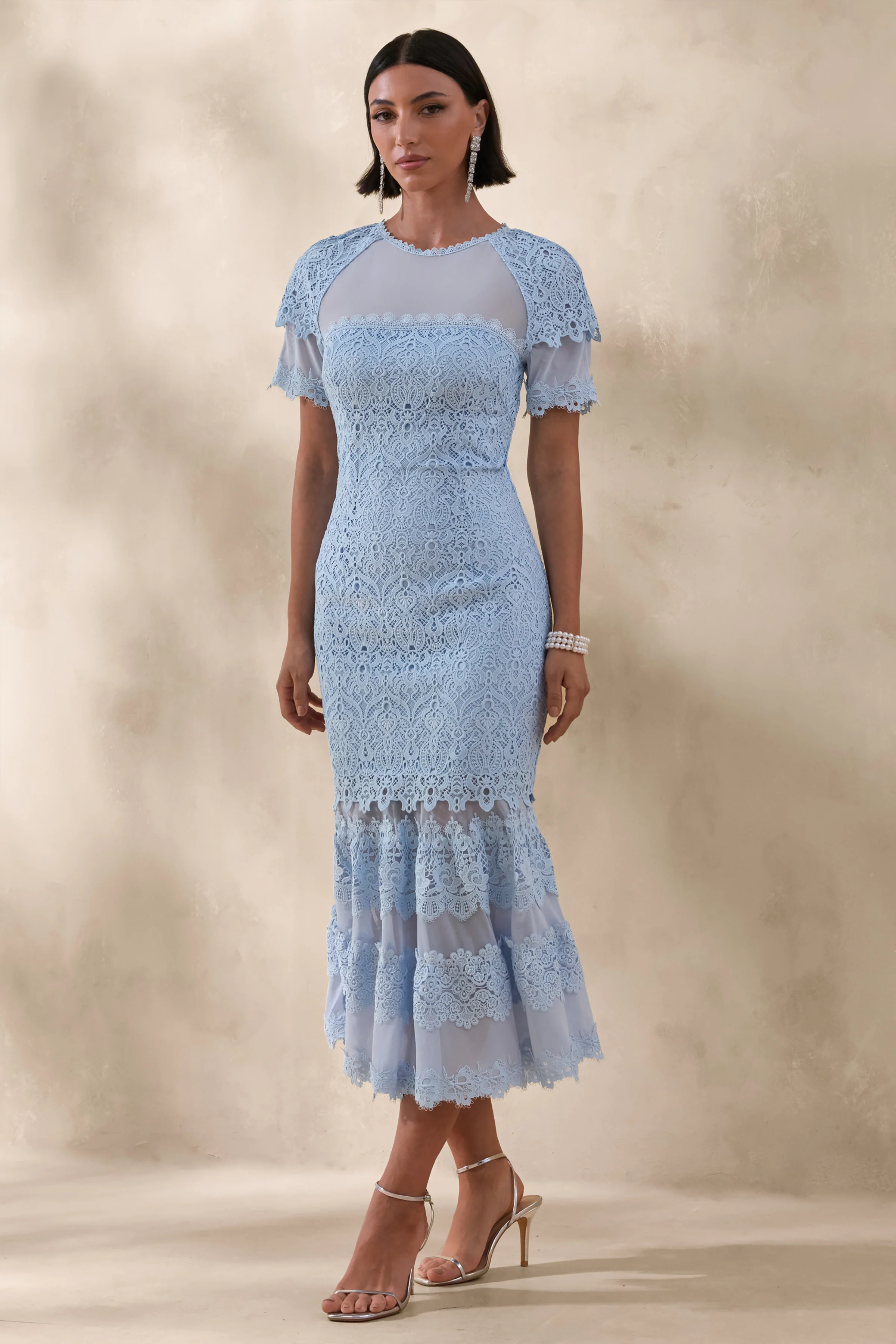 Leanne | Puderblaues Midikleid aus Mesh und Spitze mit Rundhalsausschnitt und Fishtail-Saum