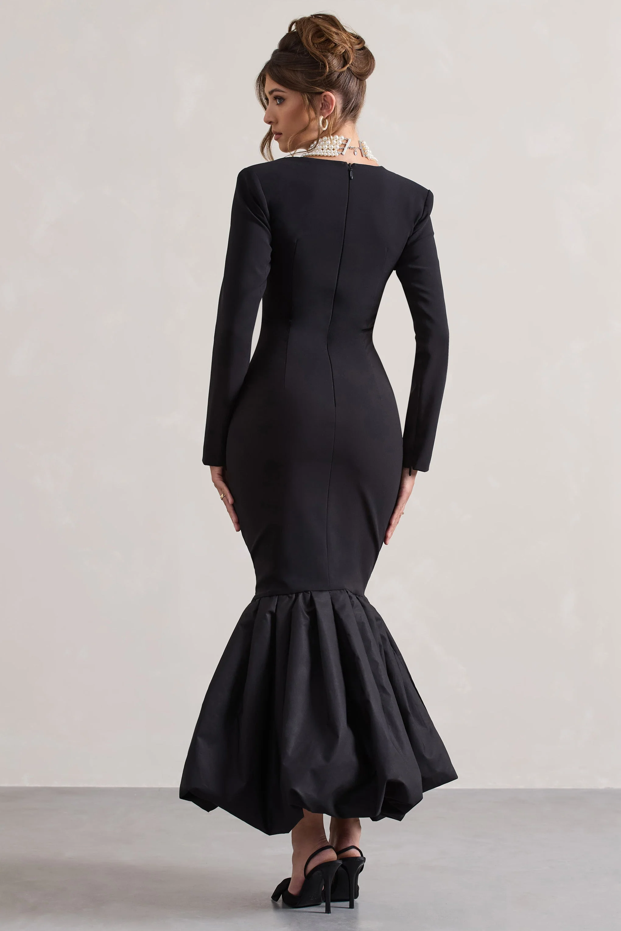 London | Schwarzes Maxikleid mit Sweetheart-Ausschnitt und Volumen-Saum - Image 2