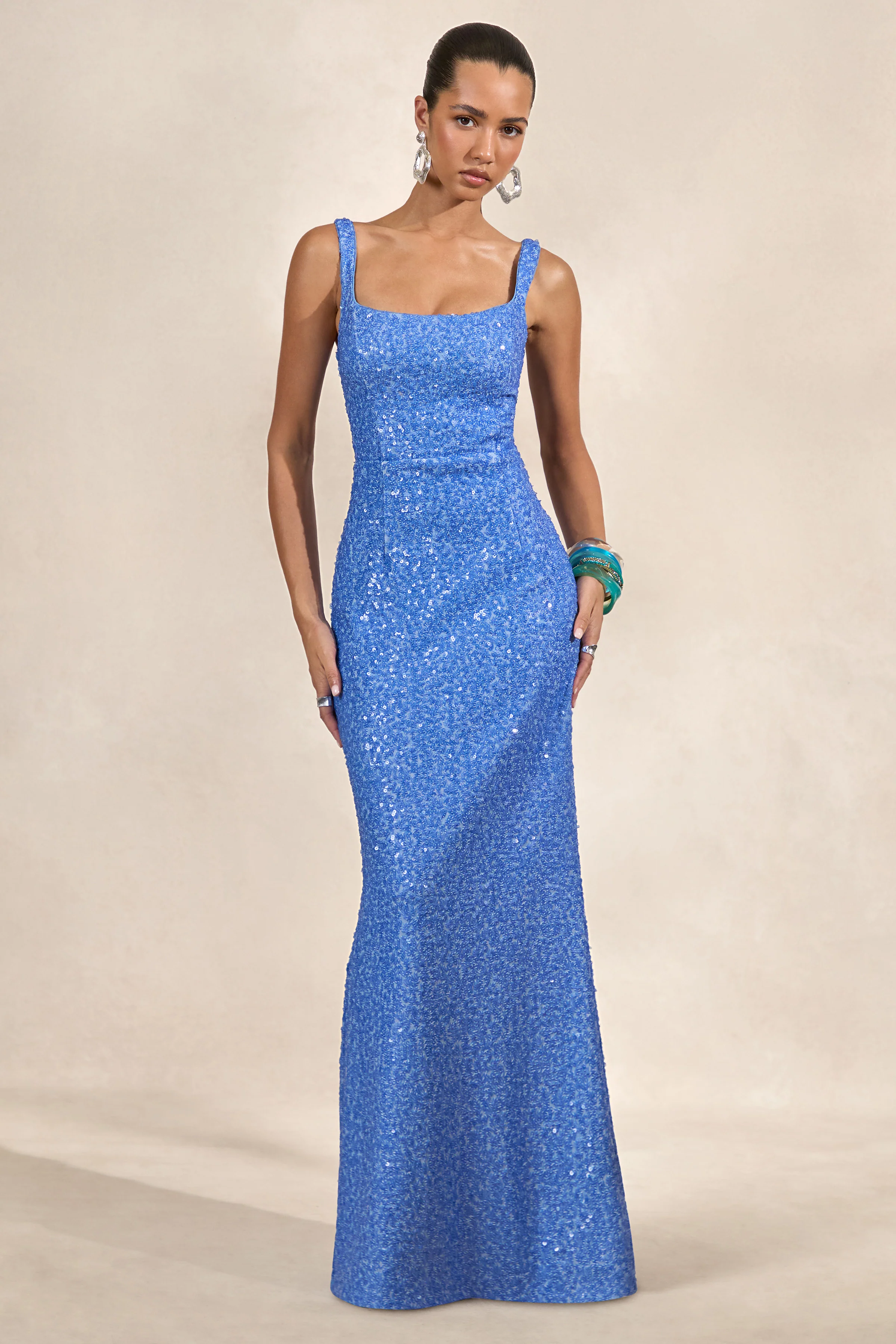 Lucelle | Puderblaues Maxikleid aus Pailletten mit Rundhalsausschnitt - Image 4