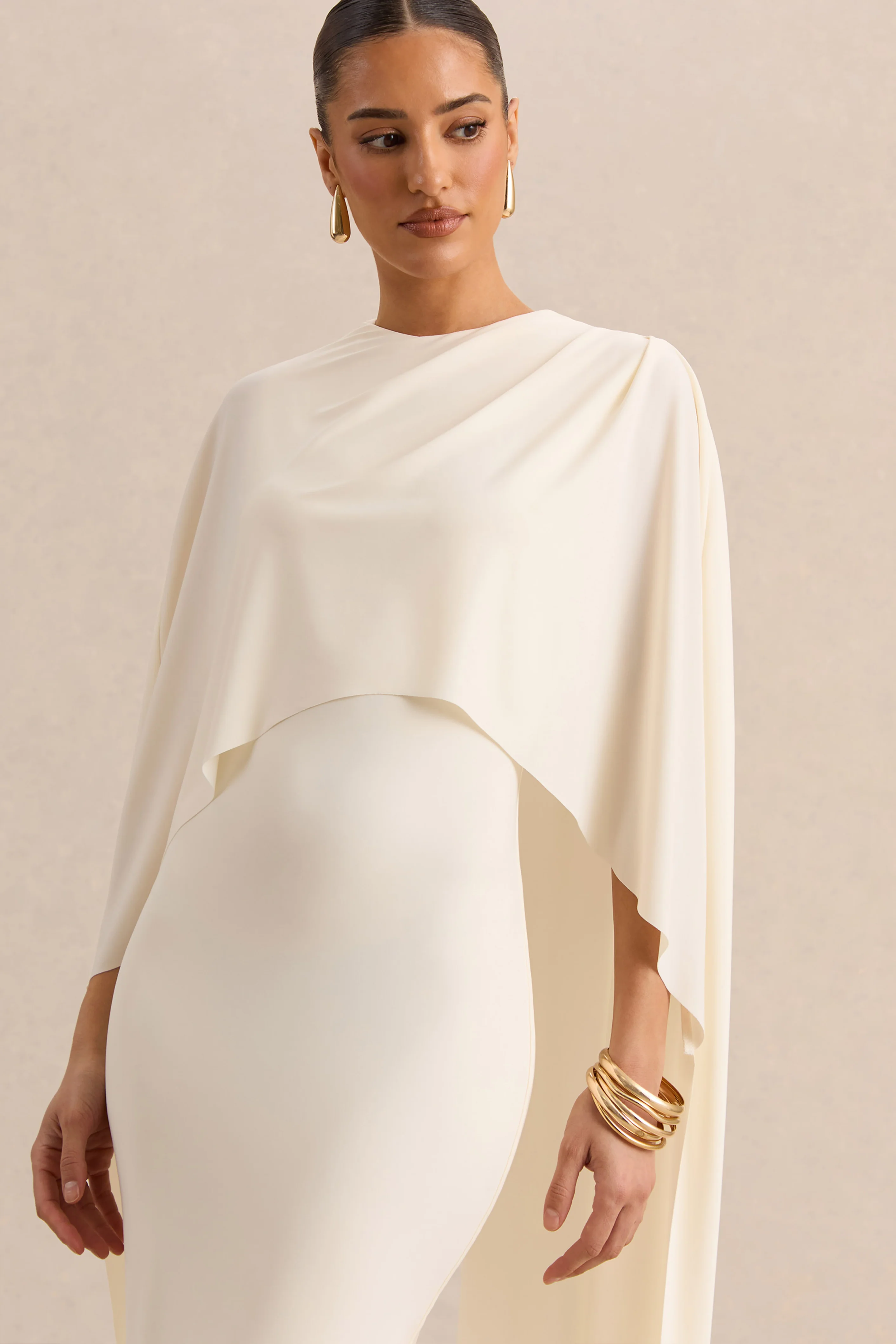 Luxalyn | Cremefarbenes Midikleid mit Rundhalsausschnitt und Cape-Detail - Image 3