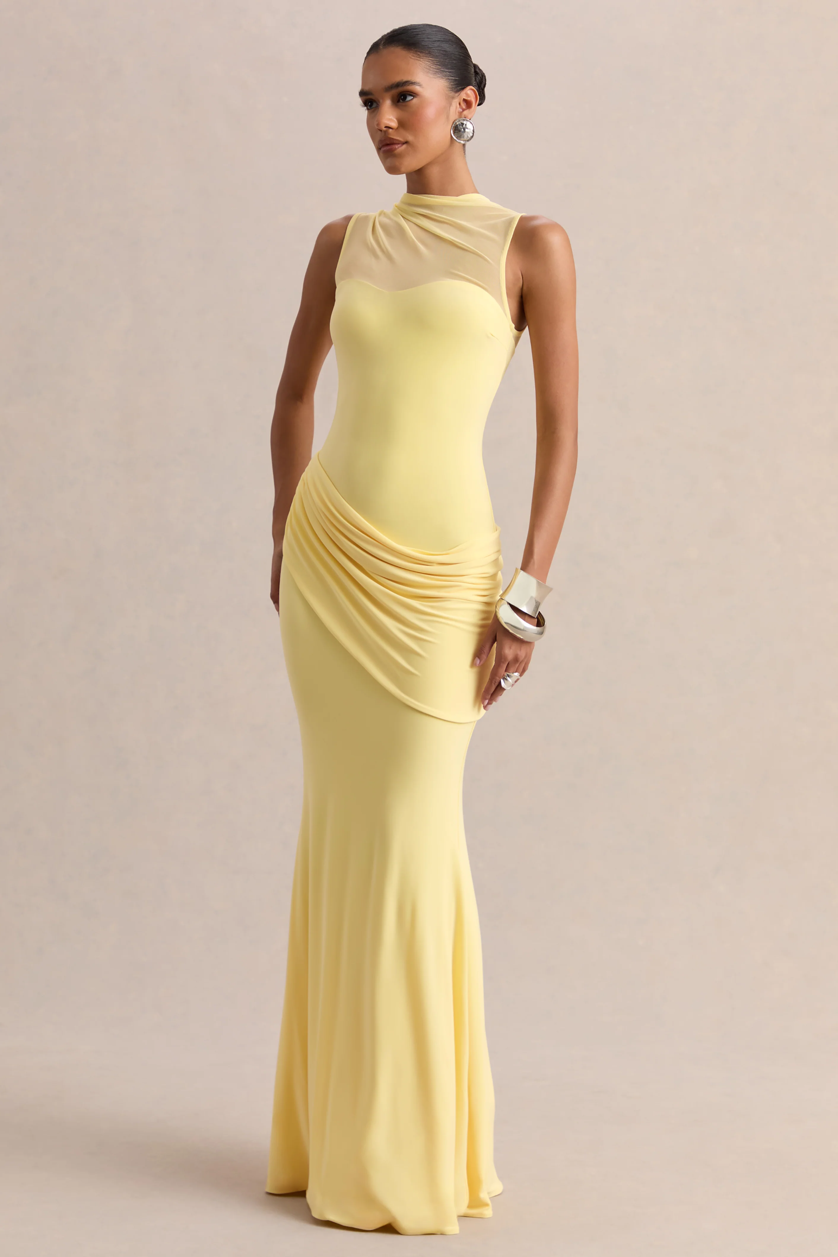 Lyssy | Zitronengelbes Maxikleid mit hohem Ausschnitt und Mesh-Detail - Image 4