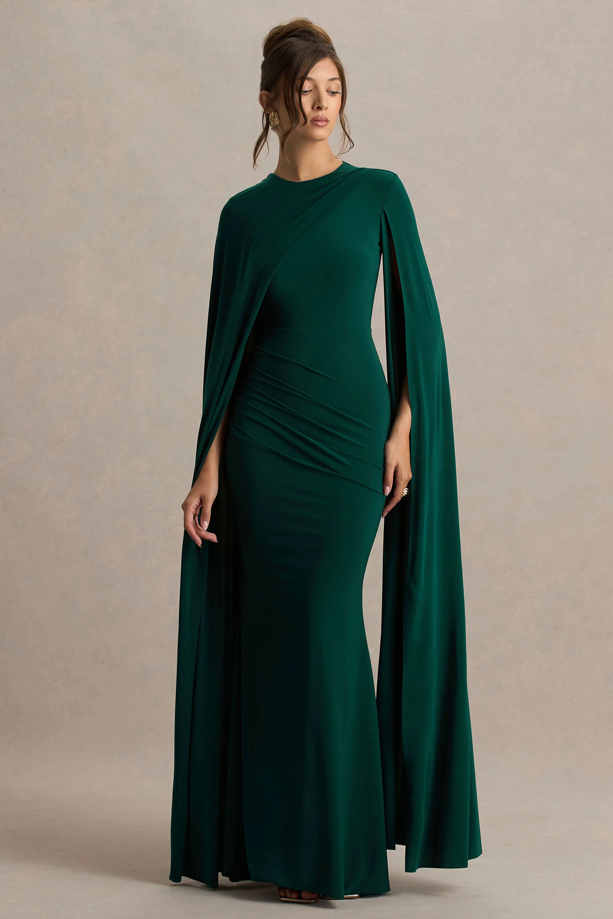 Magdelena | Flaschengrünes asymmetrisches Cape-Maxikleid - Image 5