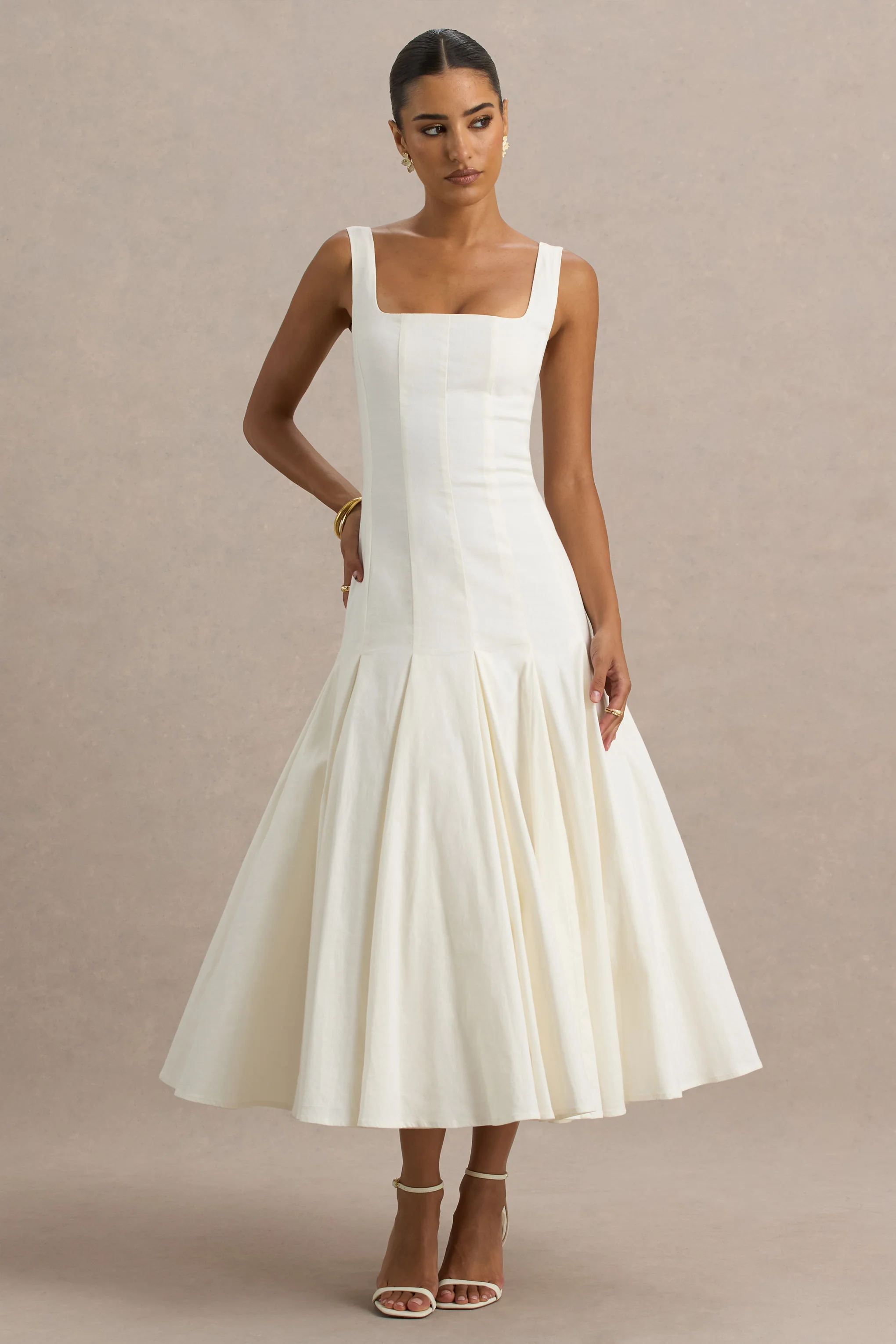 Magnolia | Weißes Midikleid mit Rundhalsausschnitt, tief sitzender Taille und Rüschendetails. - Image 4