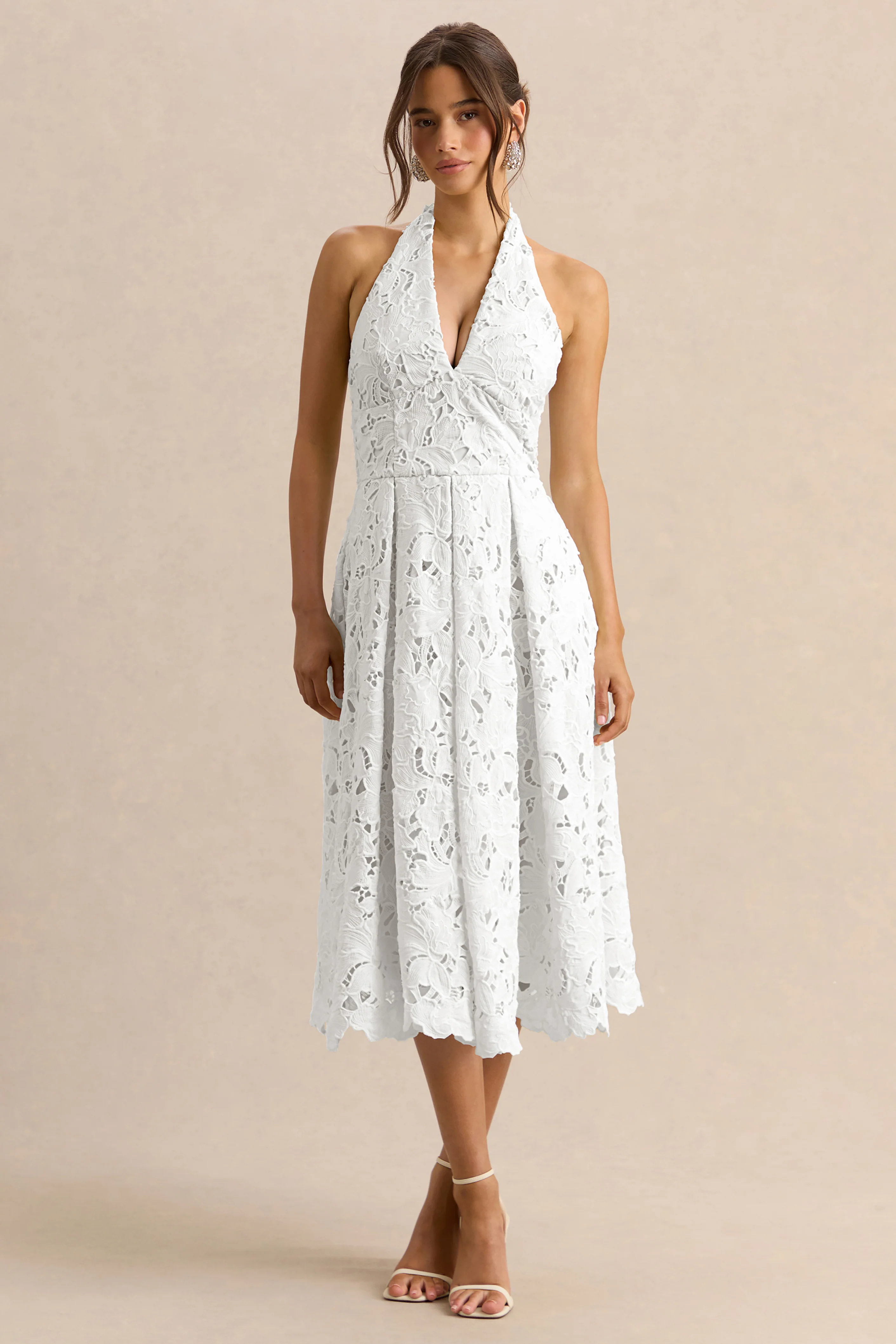 Maribel | Weißes Midikleid aus Spitze mit tiefem Ausschnitt und offenem Rücken - Image 5
