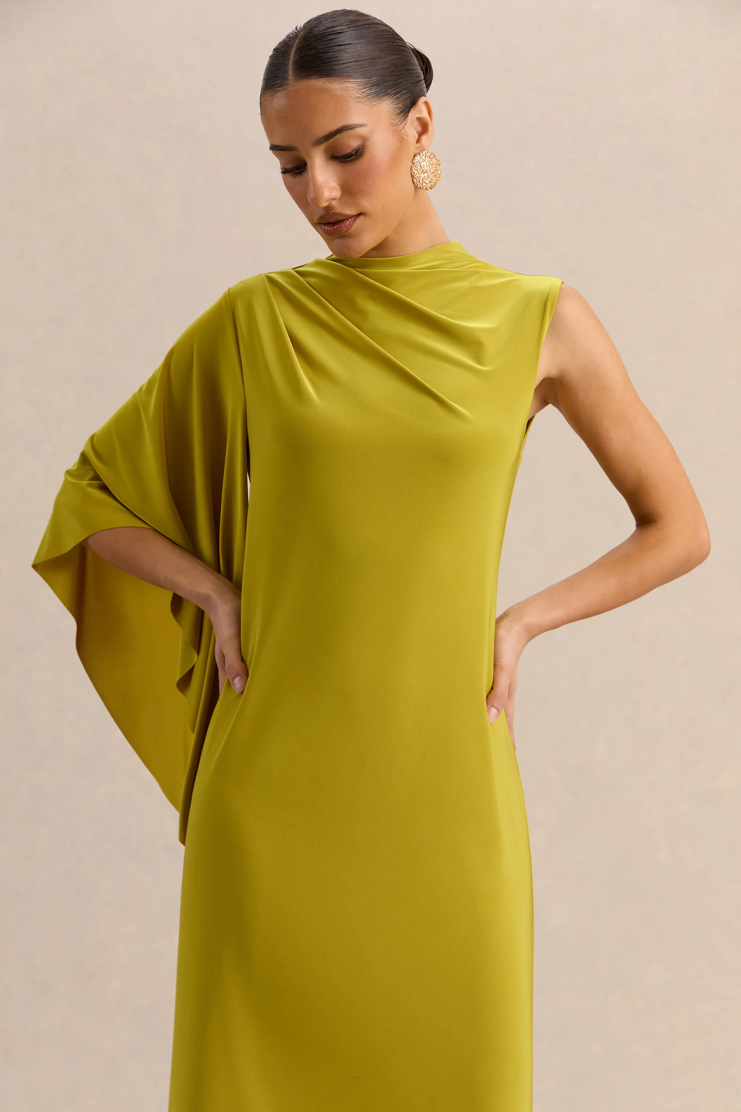 Marosia | Olivgrünes Maxikleid mit hohem Ausschnitt und Cape-Ärmel - Image 3