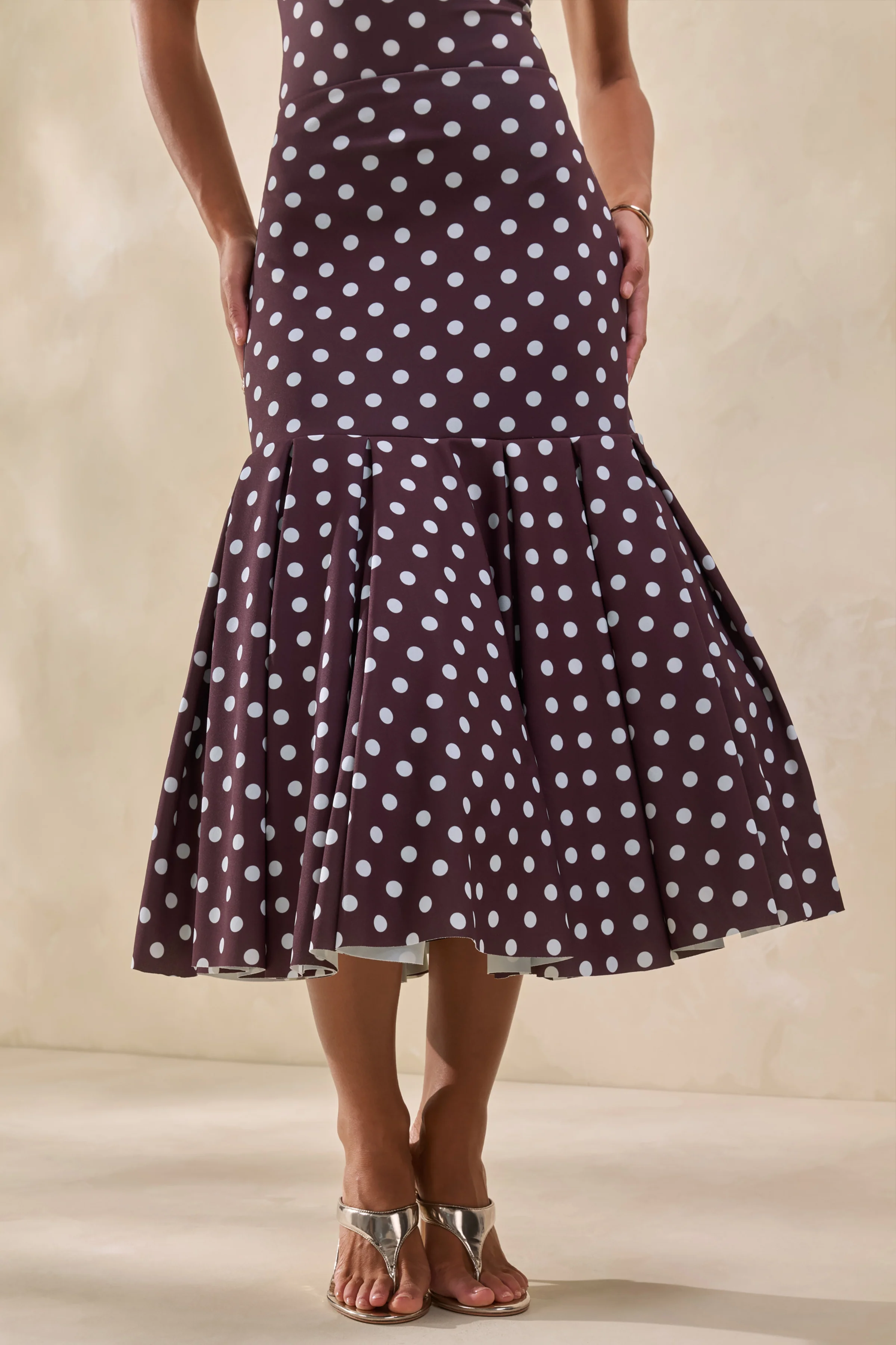Masie | Midirock in Braun mit Polka-Dots und tiefer Taille - Image 2