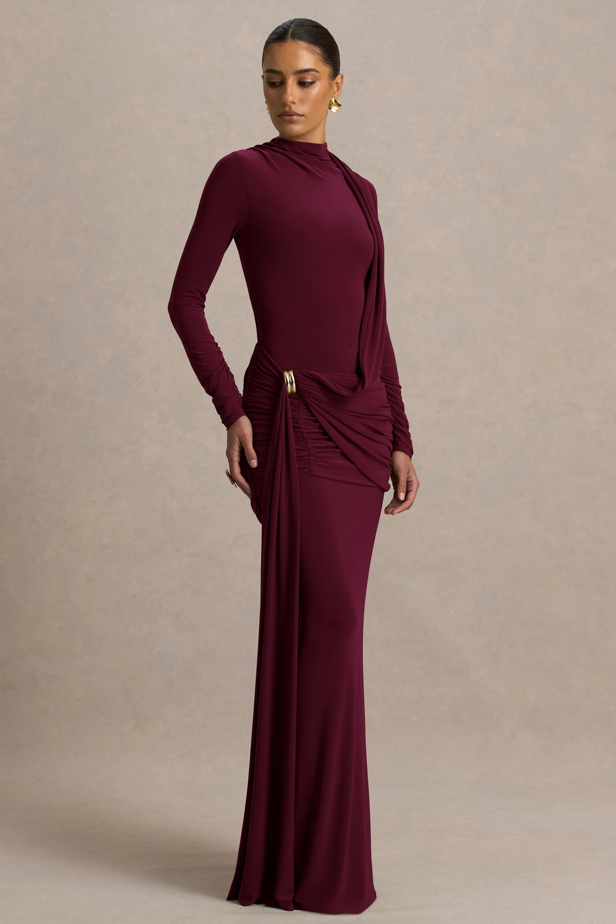 Melissa | Burgunderrotes Maxikleid mit langen Ärmeln und Drapierungsdetails - Image 5