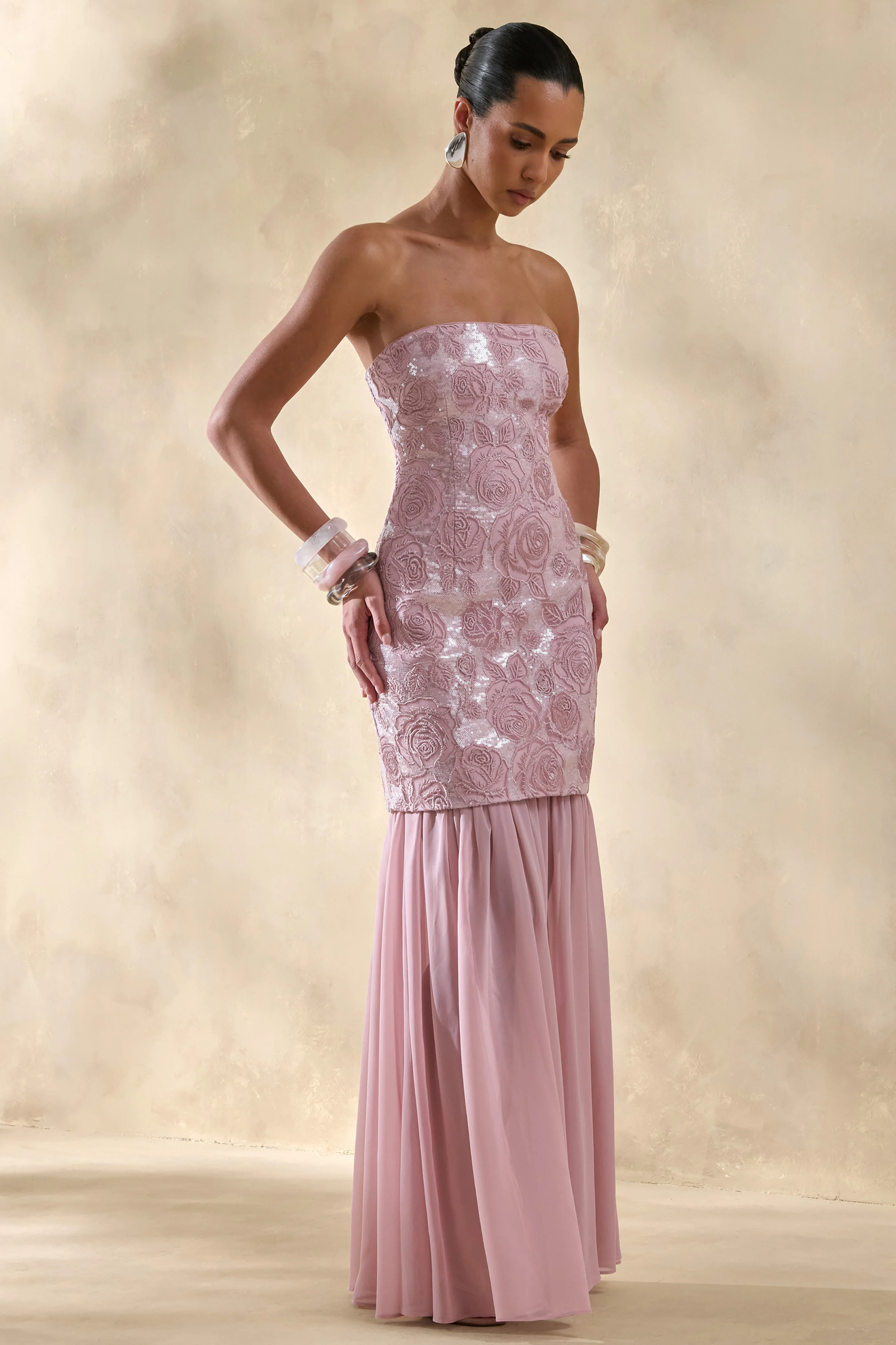Meraly | Pinkes Maxikleid mit Pailletten und Schärpen-Detail - Image 4