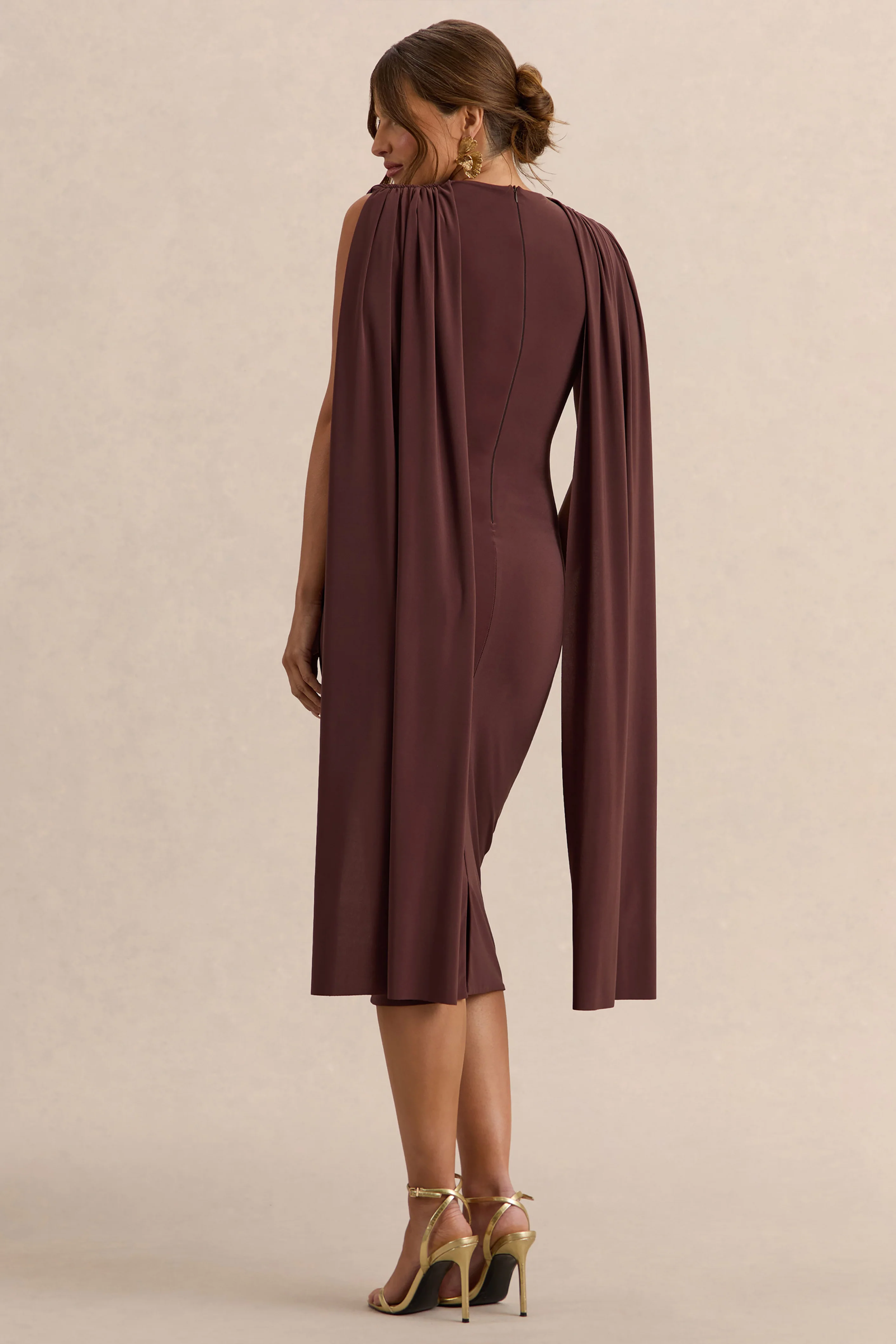 Milaine | Dunkelbraunes Umstands-Midikleid mit Rundhalsausschnitt und Cape-Ärmeln - Image 2