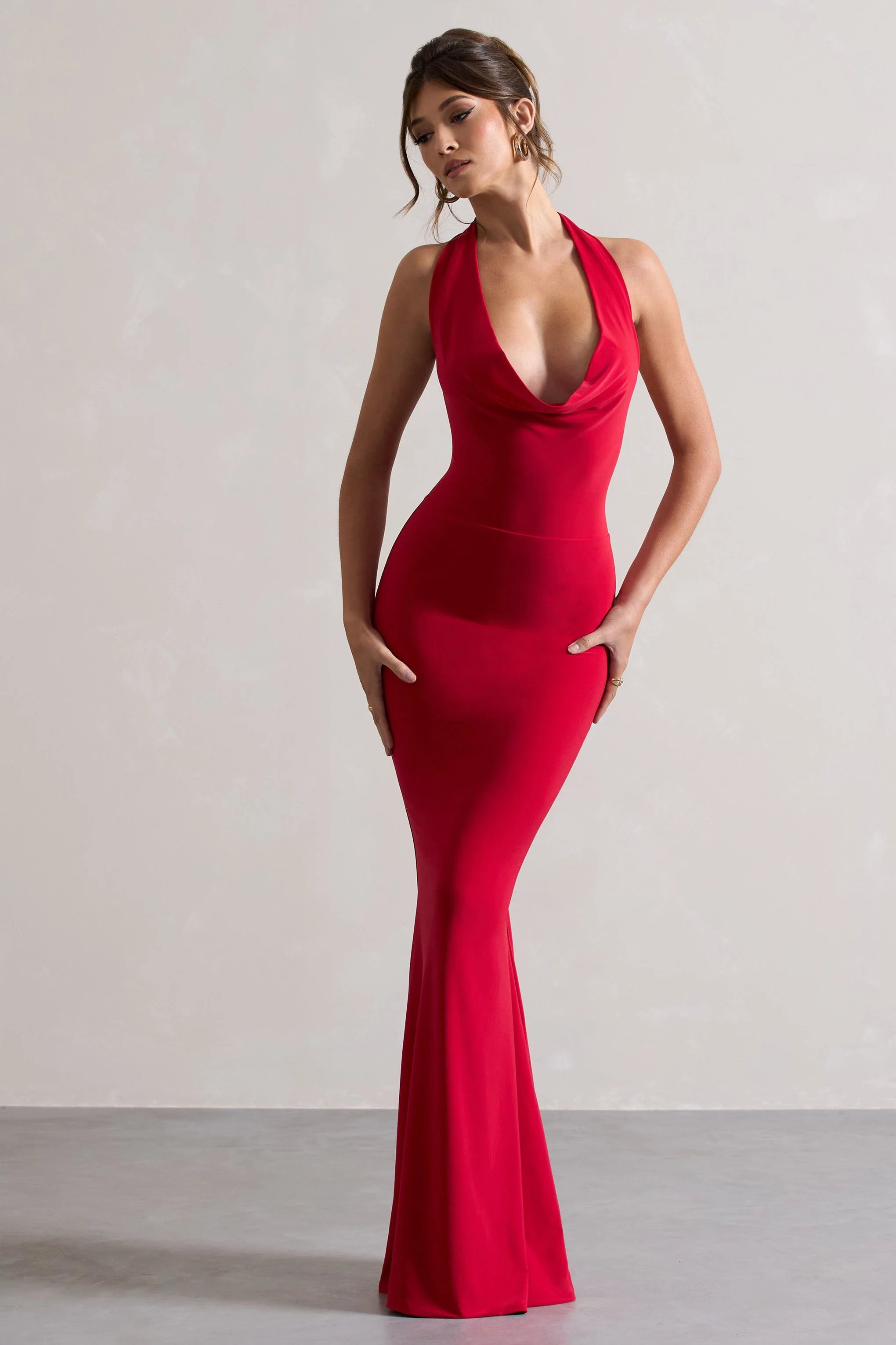 Milani | Rotes rückenfreies Maxikleid mit Wasserfallausschnitt und Fischschwanz. - Image 4