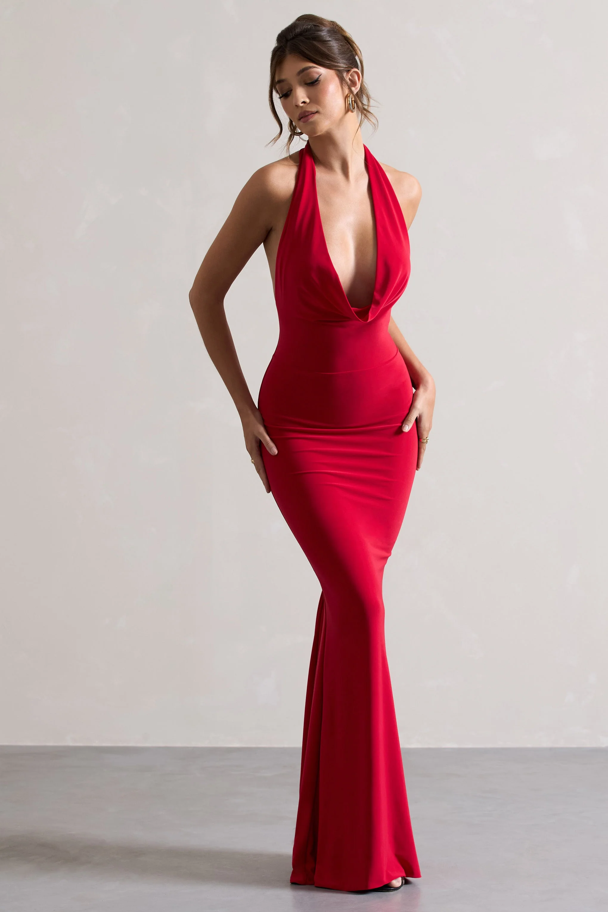 Milani | Rotes rückenfreies Maxikleid mit Wasserfallausschnitt und Fischschwanz. - Image 5