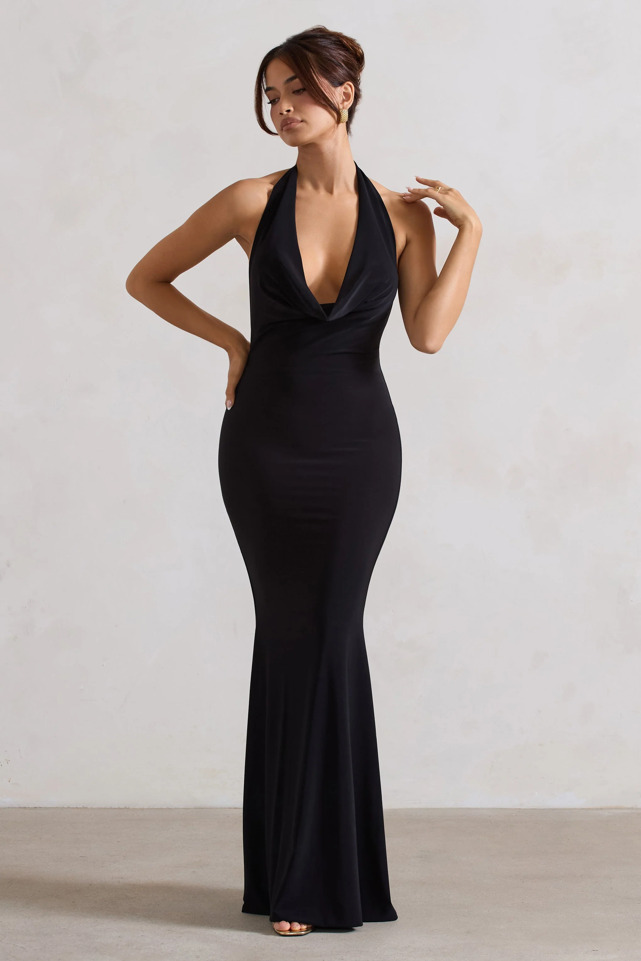 Milani | Schwarzes rückenfreies Maxikleid mit Wasserfallausschnitt und Fischschwanz - Image 6
