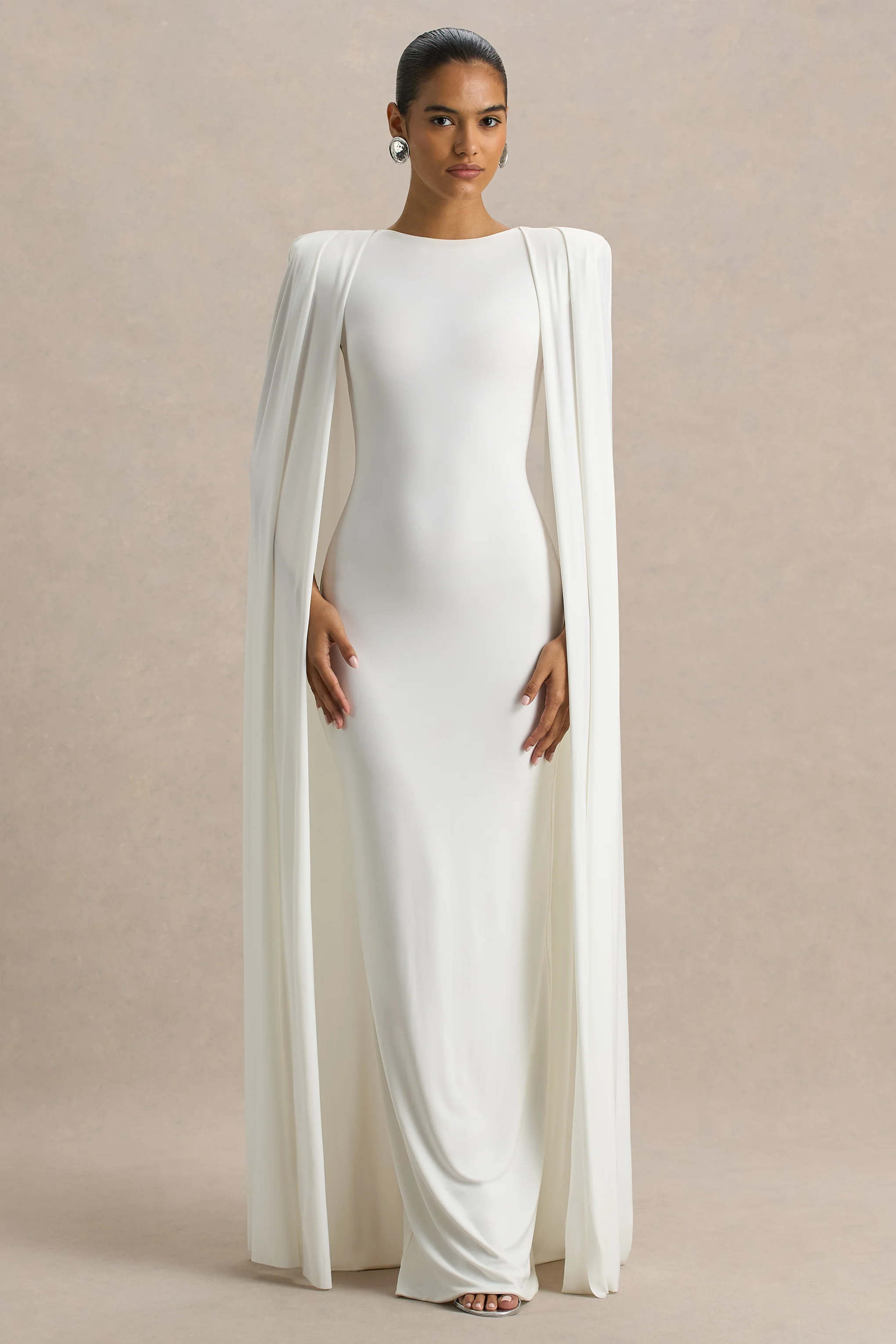 Mimi | Weißes Maxikleid mit hohem Kragen und Cape-Ärmeldetail - Image 5