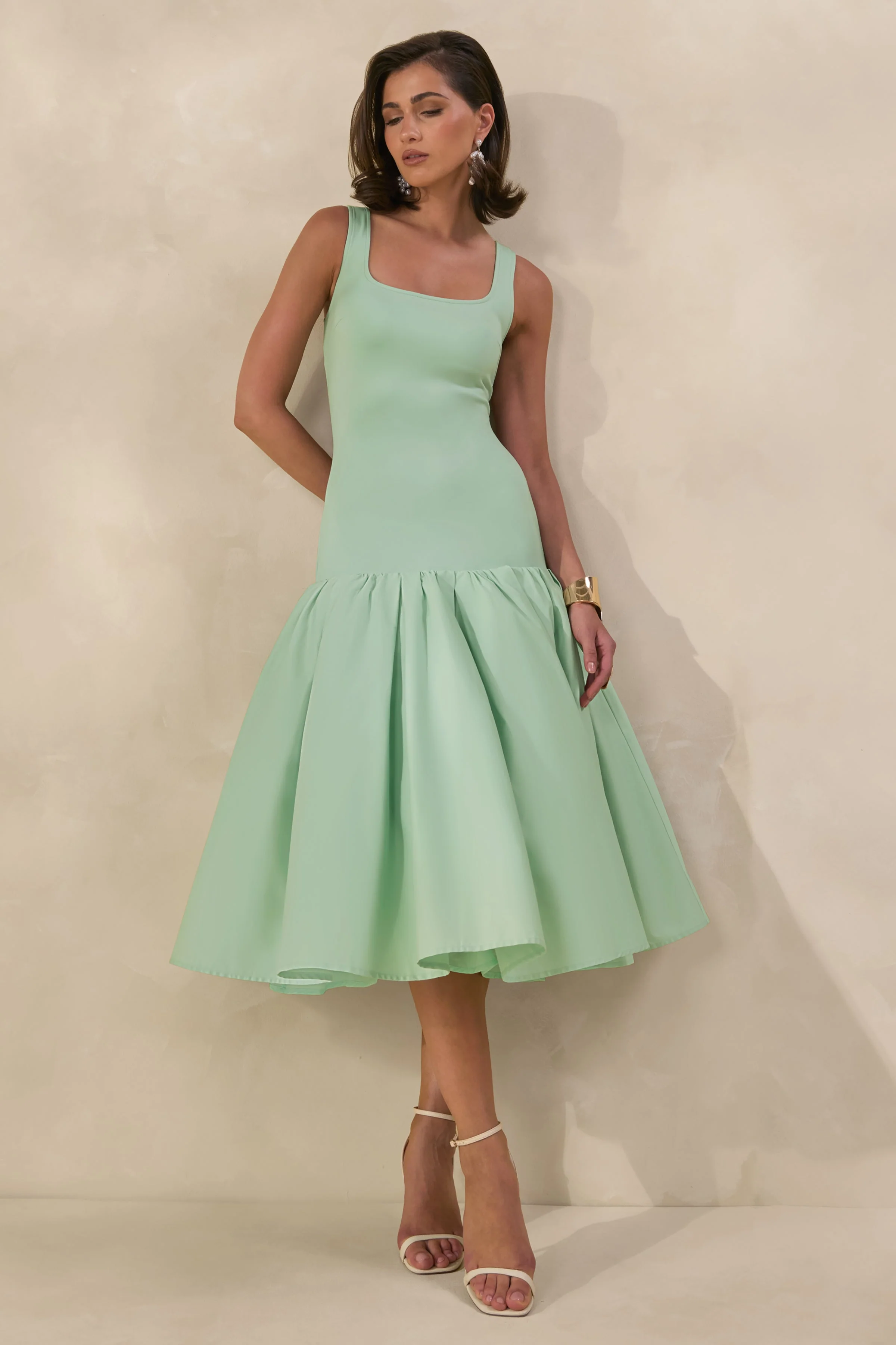 Nanette | Mintgrünes Midikleid mit eckigem Ausschnitt und voluminösem Rock - Image 4