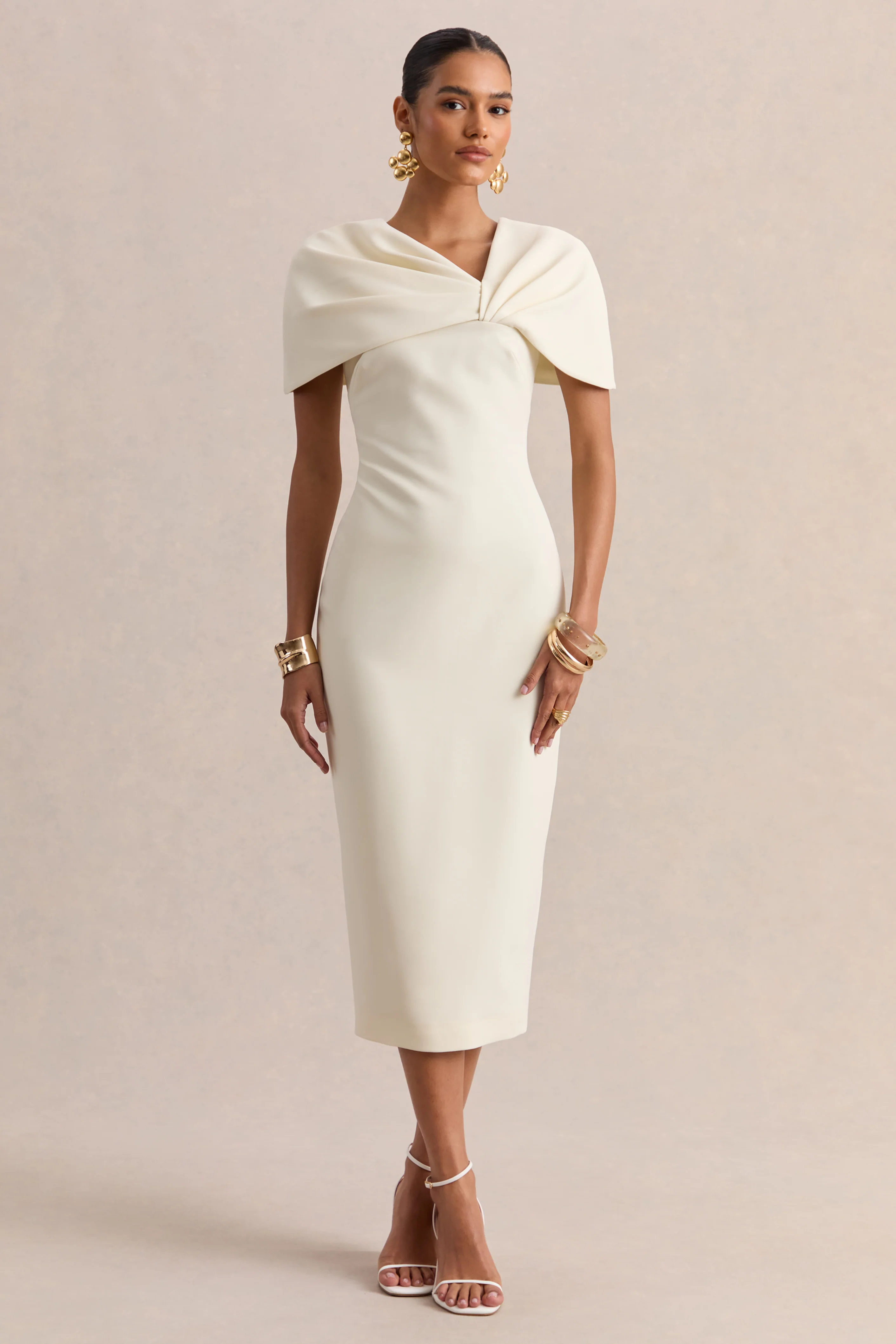 Novalie | Cremefarbenes Midikleid mit V-Ausschnitt und Twist-Detail