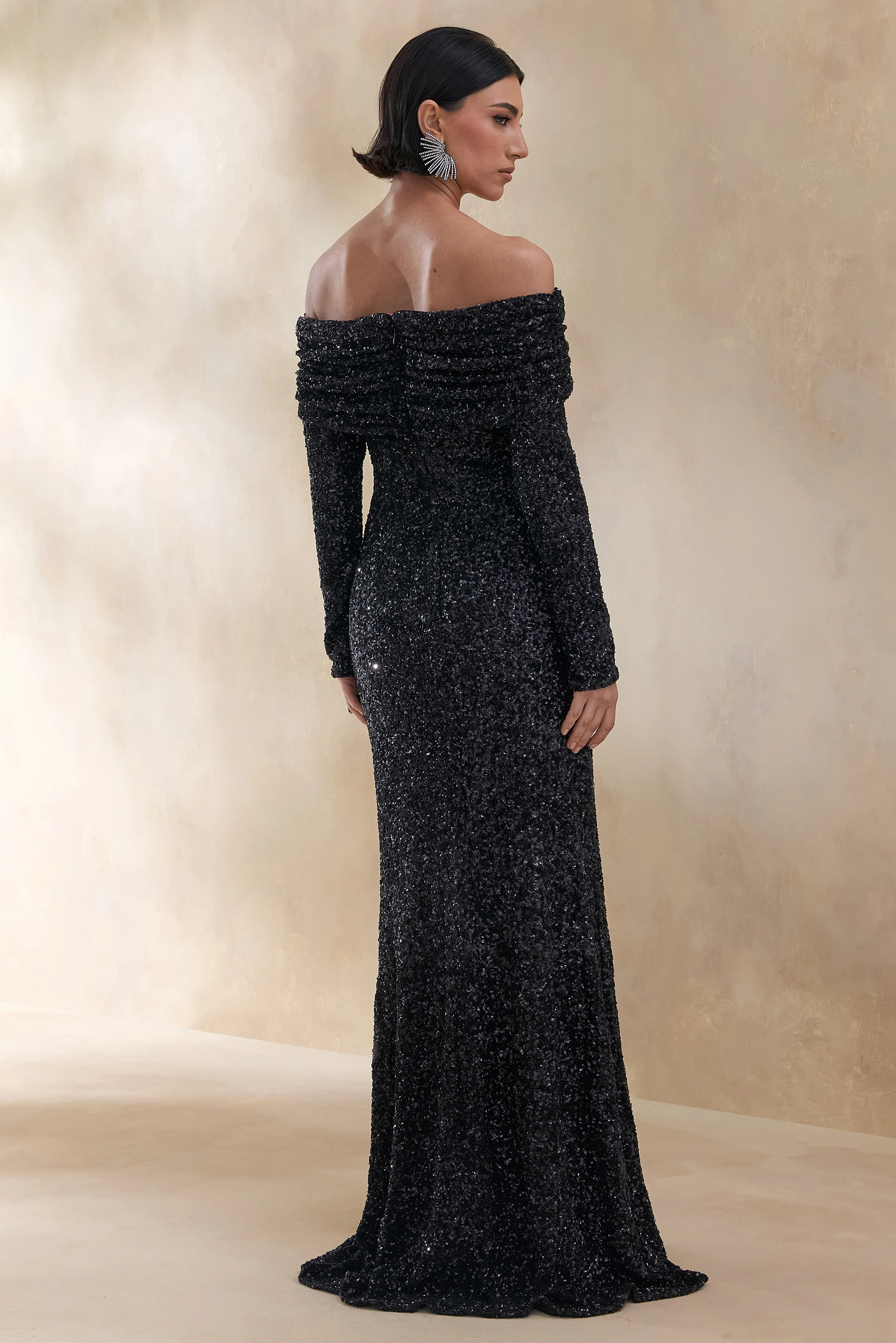 Obsession | Schwarzes Maxikleid mit Bardot-Ausschnitt, langen Ärmeln und Pailletten - Image 2