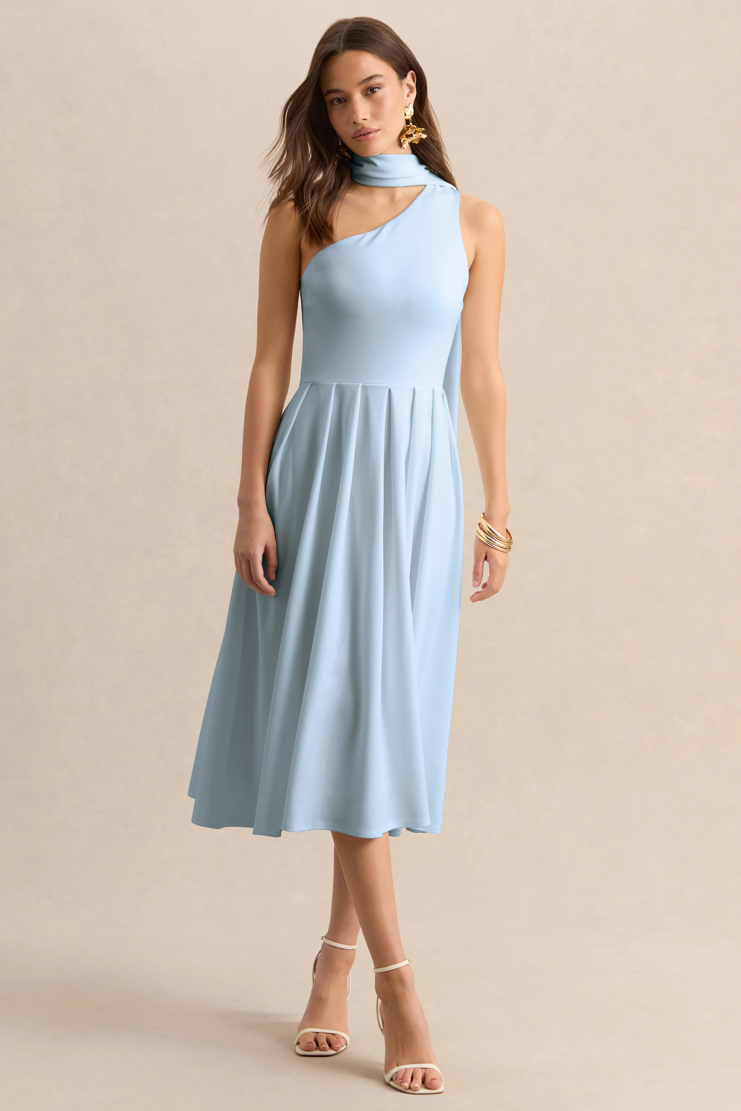 Odette | Puderblaues Midikleid mit asymmetrischem Ausschnitt und Schal