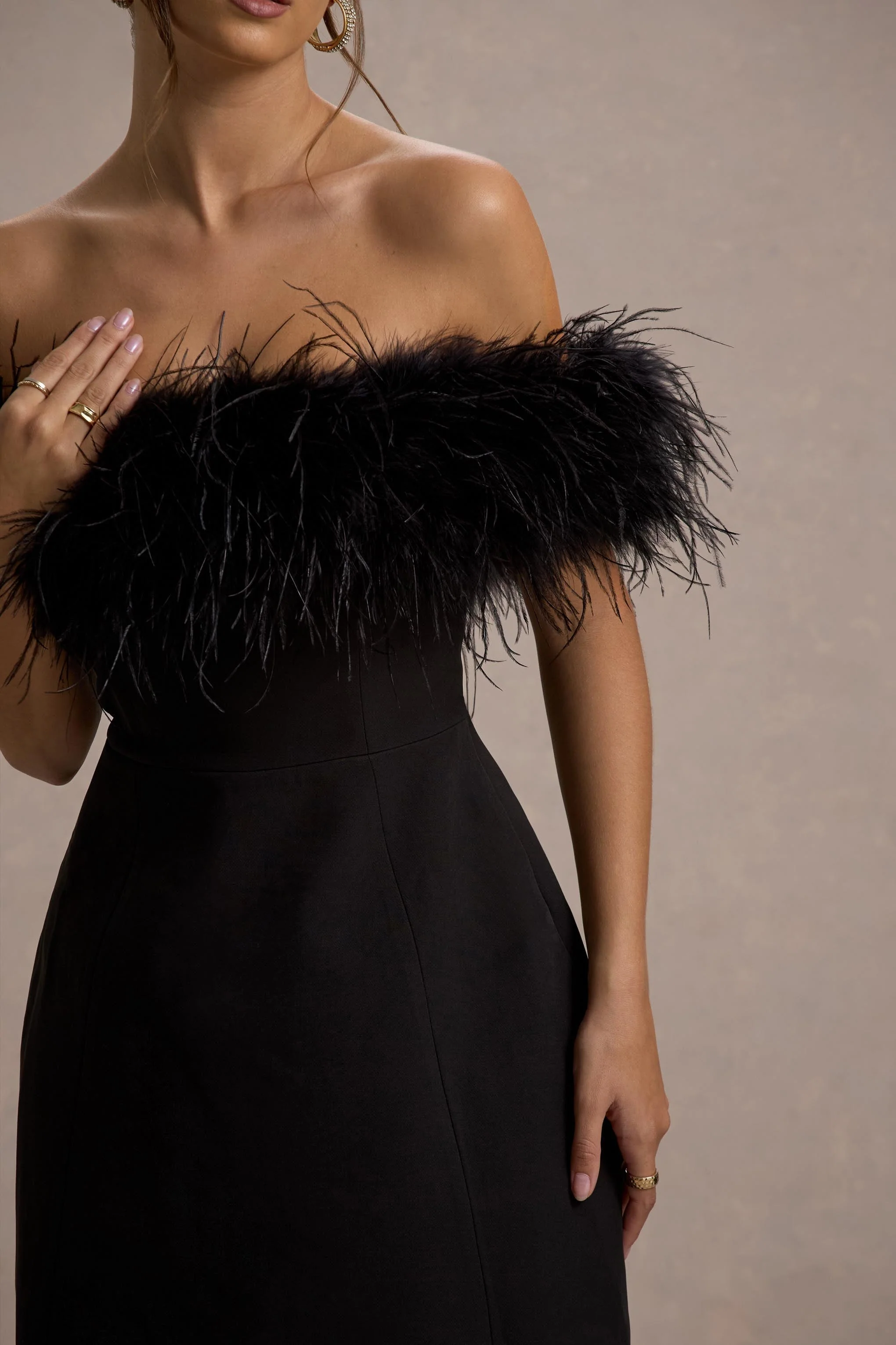 Palace | Schwarzes Bardot-Minikleid mit Federbesatz - Image 7