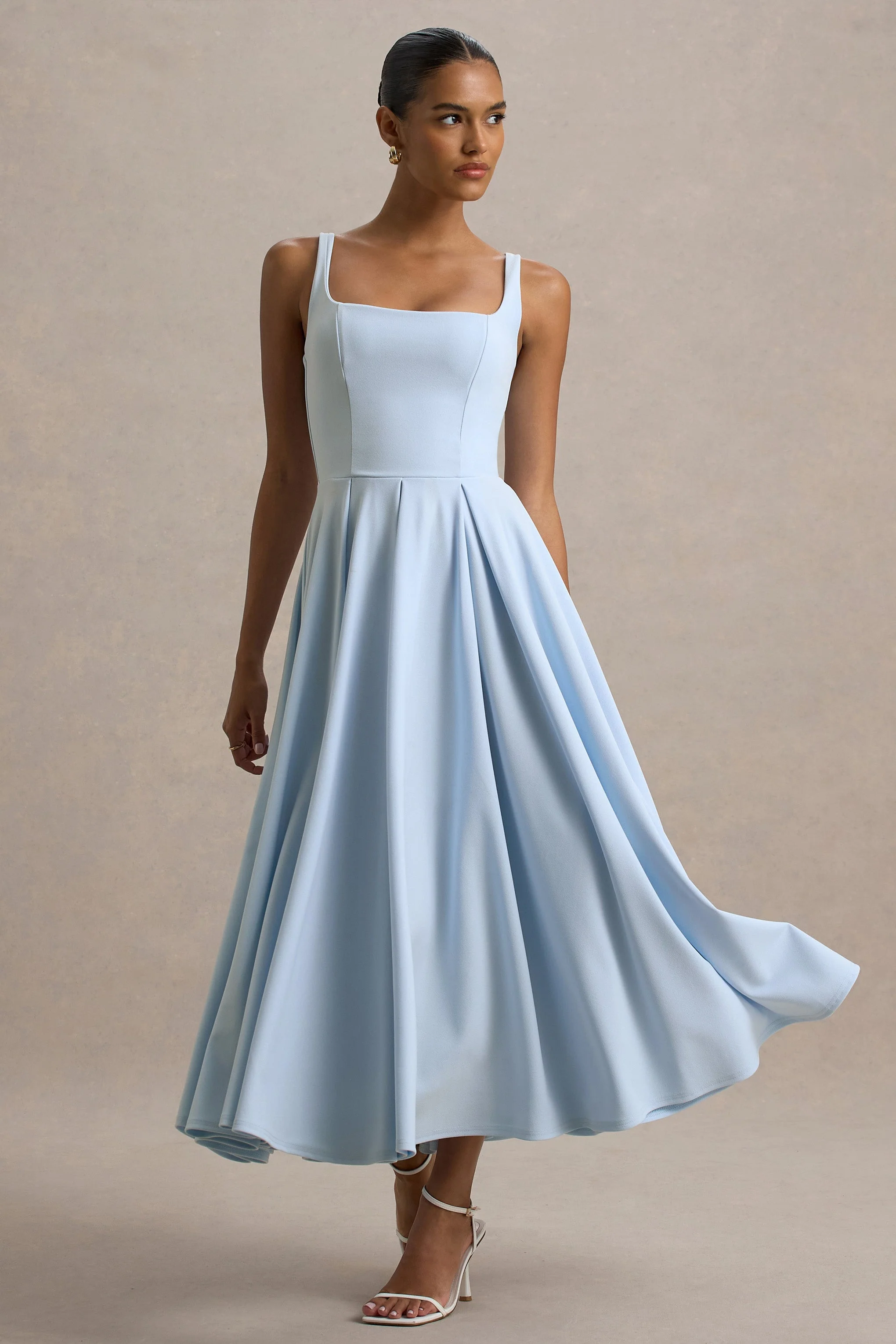 Parina | Puderblaues Midikleid mit Trägern und Volantsaum - Image 5