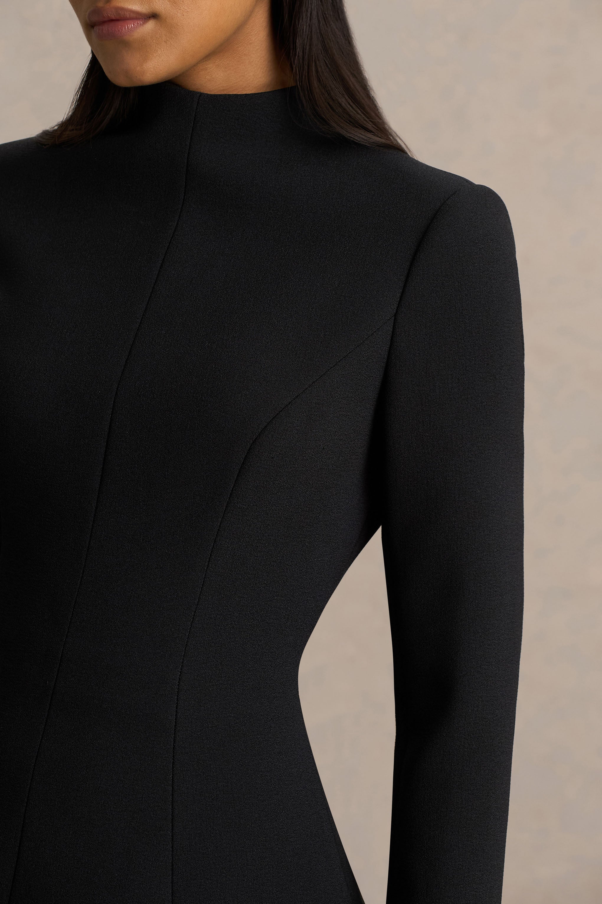 Pepita | Schwarzes Maxikleid mit hohem Ausschnitt, Drop-Waist und Satinrock - Image 3