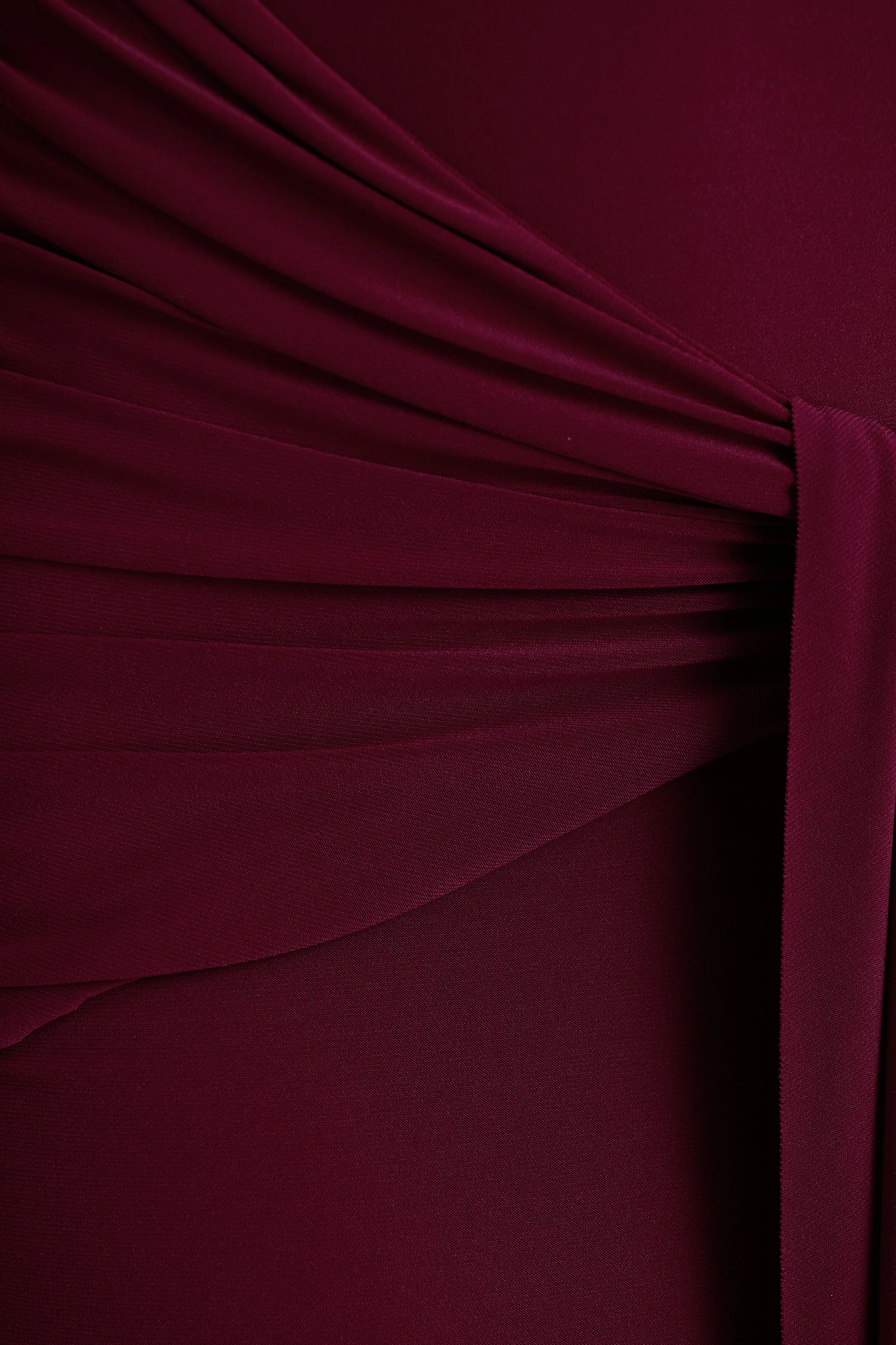 Pietra | Beerfarbenes Maxikleid mit hohem Ausschnitt, langen Ärmeln und Knotendetail - Image 6