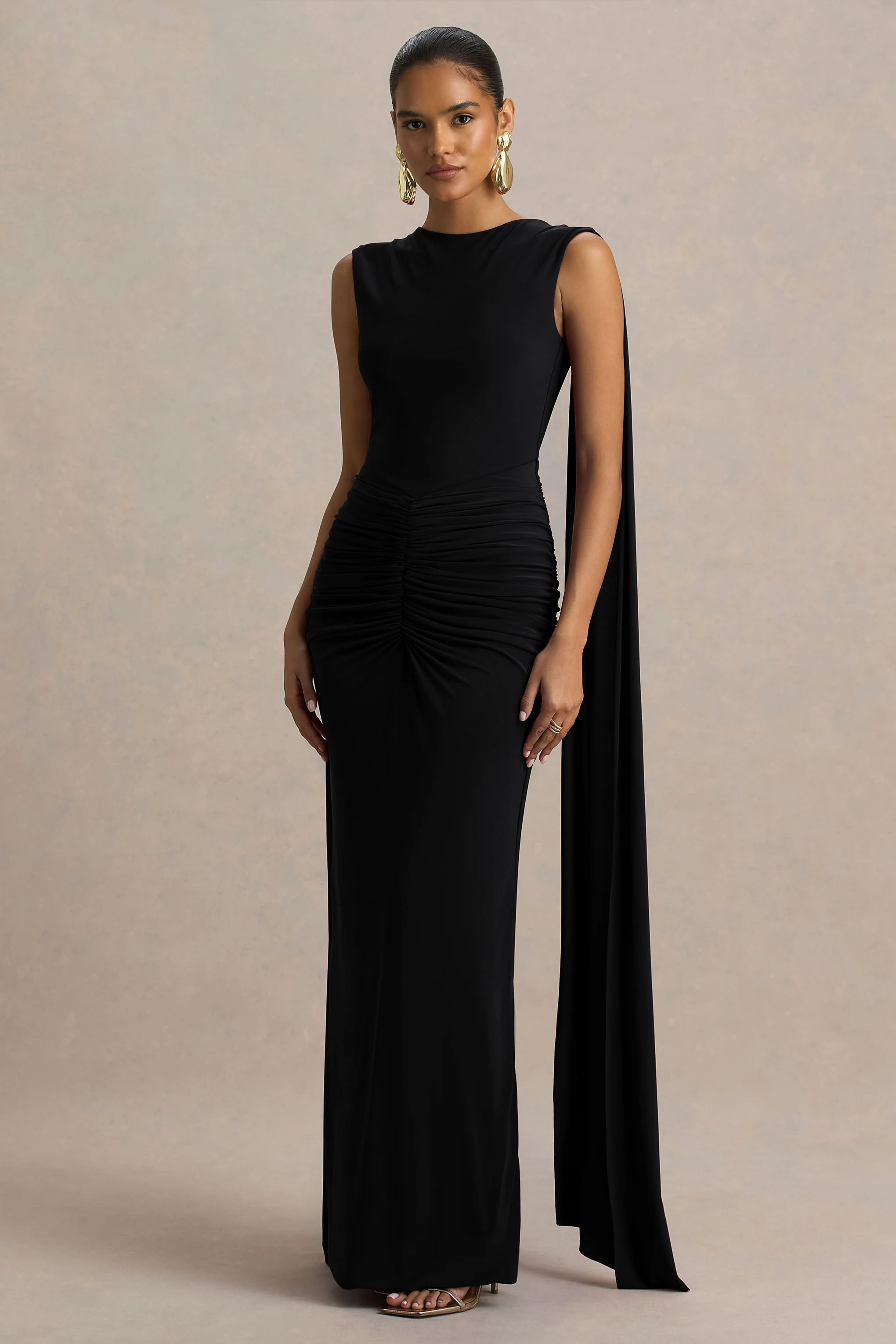 Premiere | Schwarzes Maxikleid mit Boot-Ausschnitt, offenem Rücken und Cape-Ärmeln - Image 4