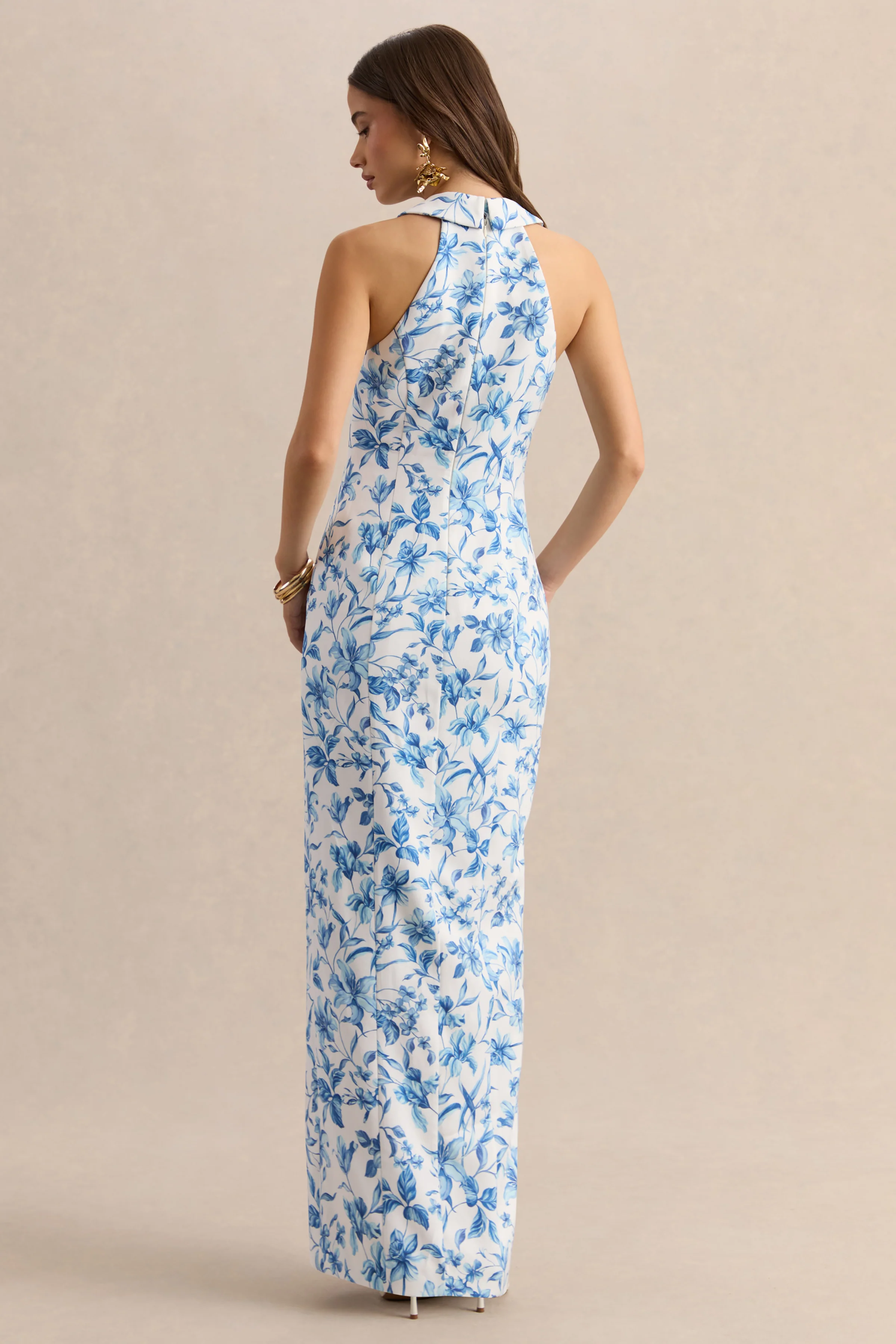 Quinn | Maxikleid mit blauem Porzellanprint und tiefem Ausschnitt - Image 2