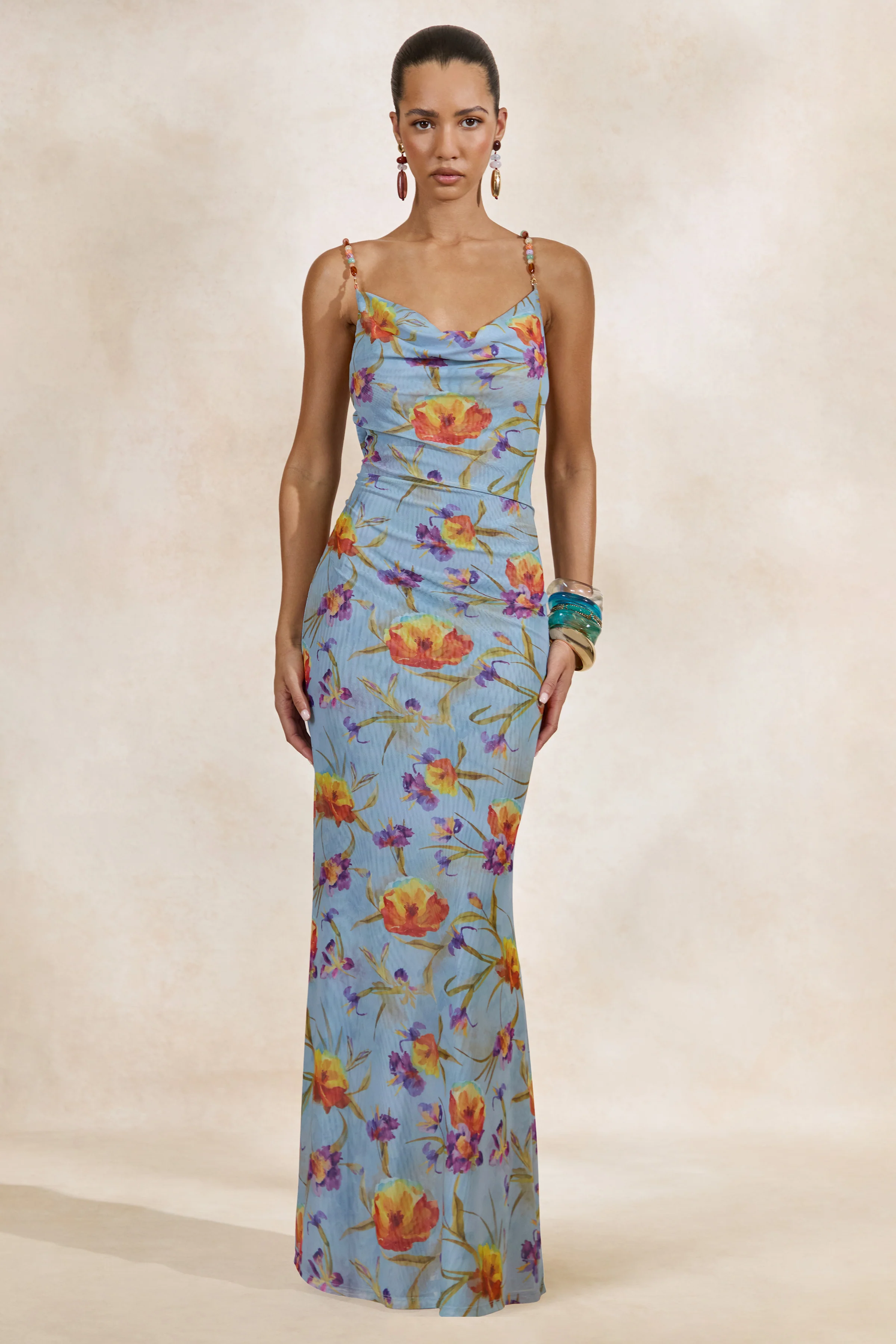 Raisa | Blaues Maxikleid aus Mesh mit floralem Print und Wasserfallausschnitt - Image 3