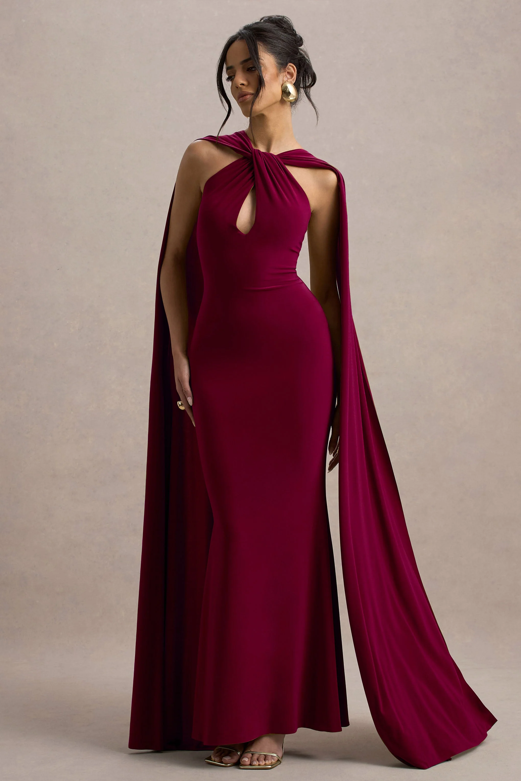 Rhoda | Burgunderrotes Maxikleid mit Halterneck-Ausschnitt und Cape - Image 4