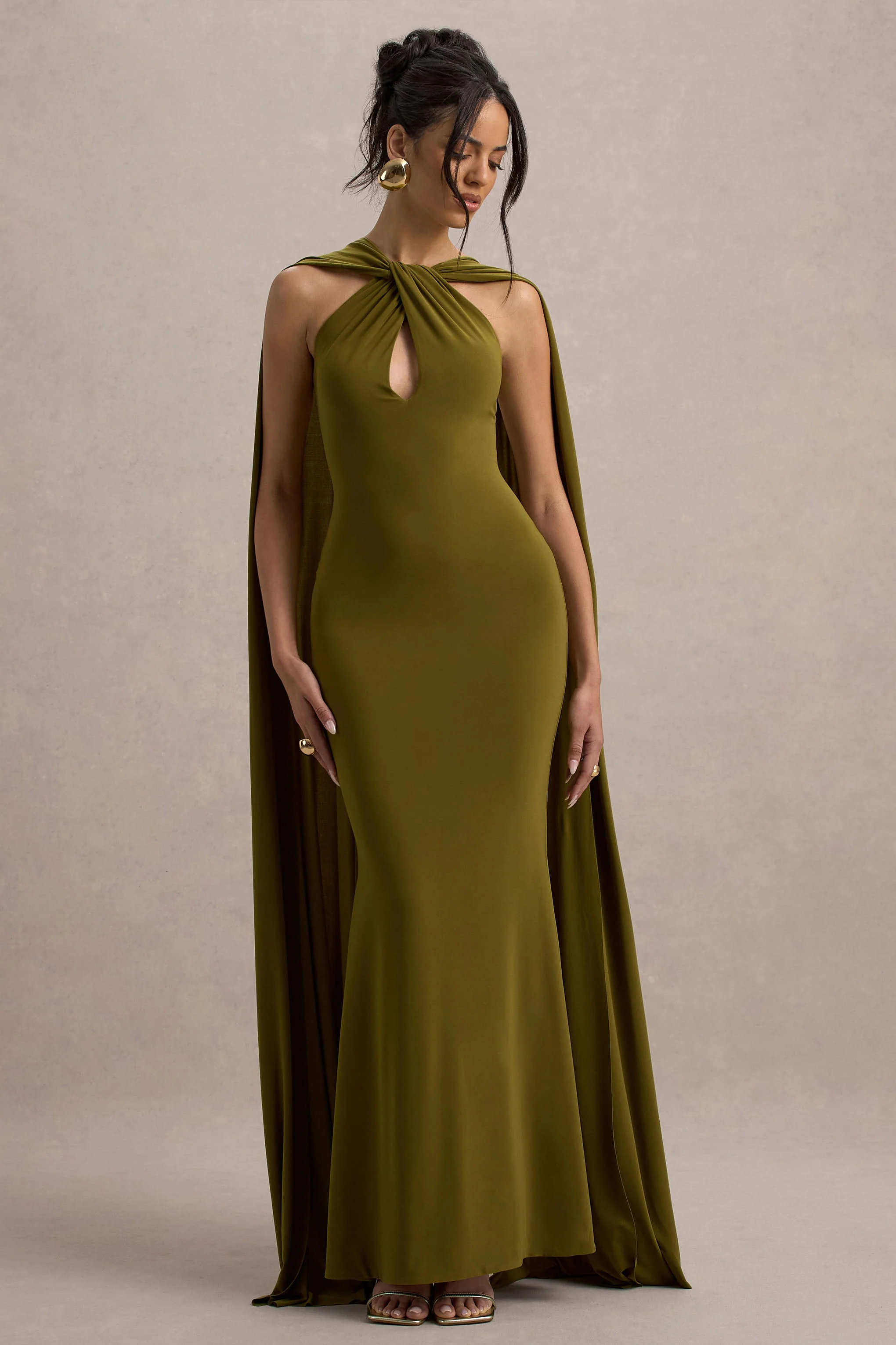 Rhoda | Grünes Maxikleid mit Halterneck-Ausschnitt und Cape - Image 5
